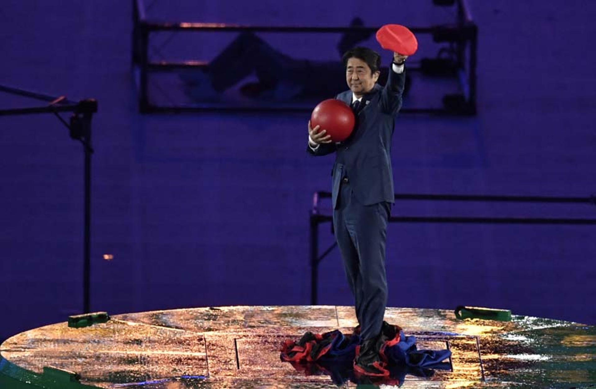Primeiro-ministro japonês Shinzo Abe na cerimônia de despedida. A bola agora está com Tóquio. Até 2020...