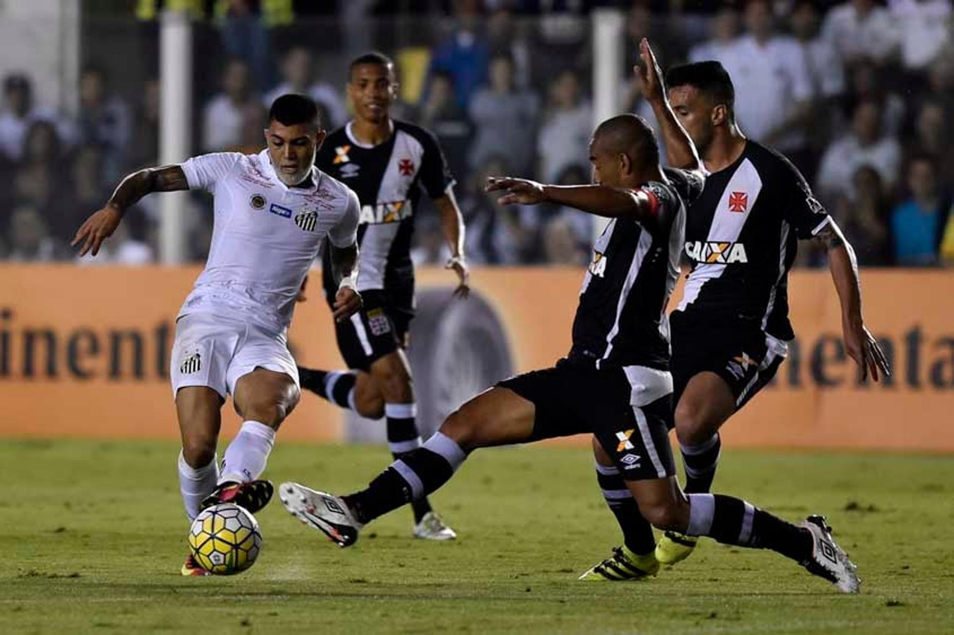 &nbsp;Vasco não resistiu à pressão do Santos no jogo de ida da Vila Belmiro