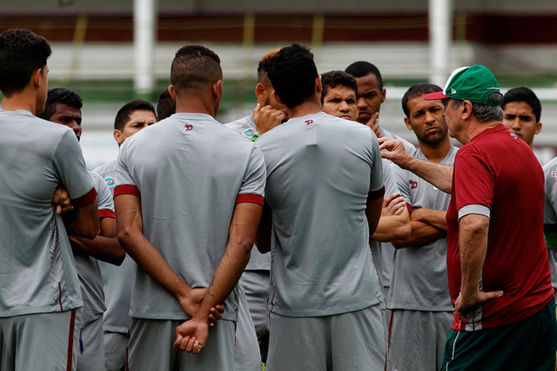 Levir Culpi orienta o elenco no treino desta sexta-feira (Nelson Perez/Fluminense F.C.)