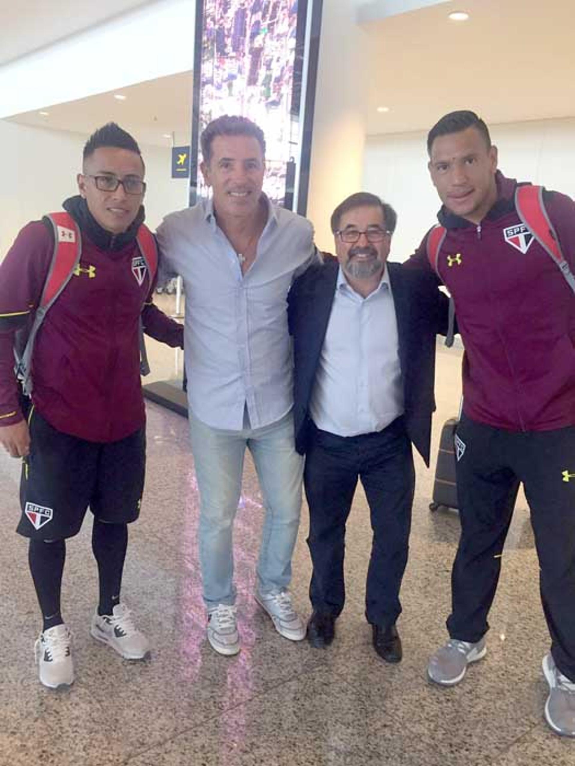 Careca com jogadores do São Paulo e o Marco Aurélio Cunha.