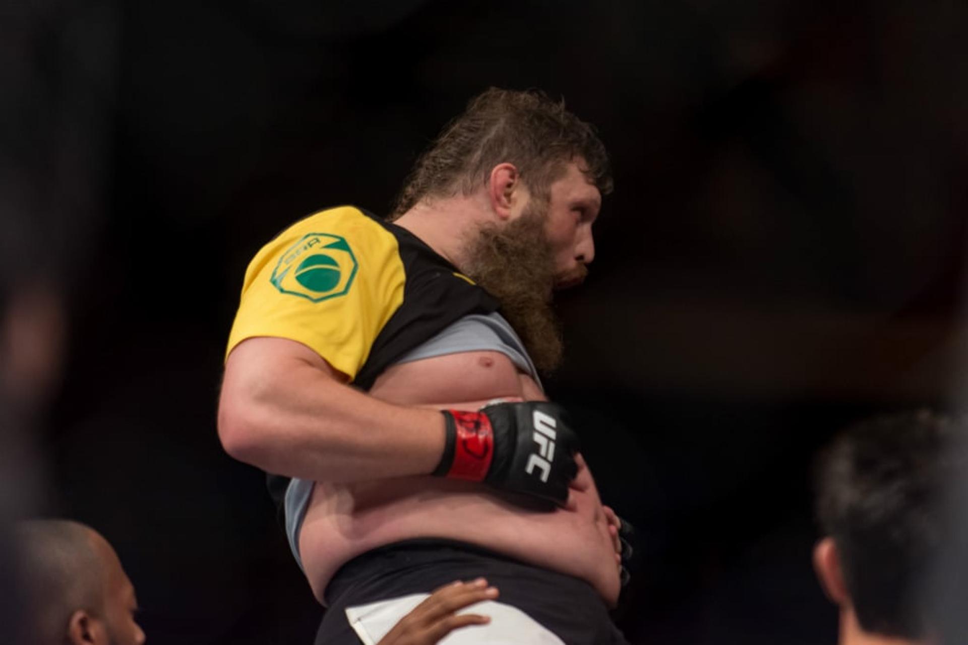 Roy Nelson nocauteou Antônio Pezão no UFC Brasília