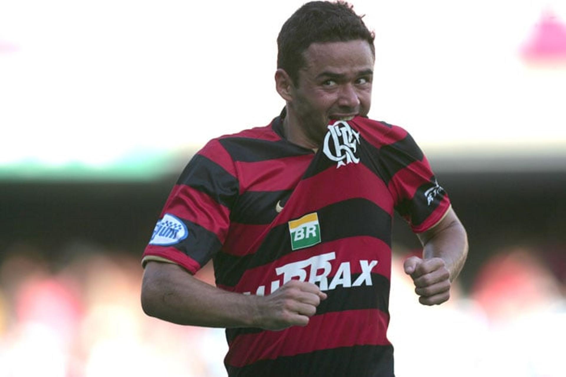 Juan tem 32 gols pelo Flamengo e é o sétimo artilheiro da equipe no século