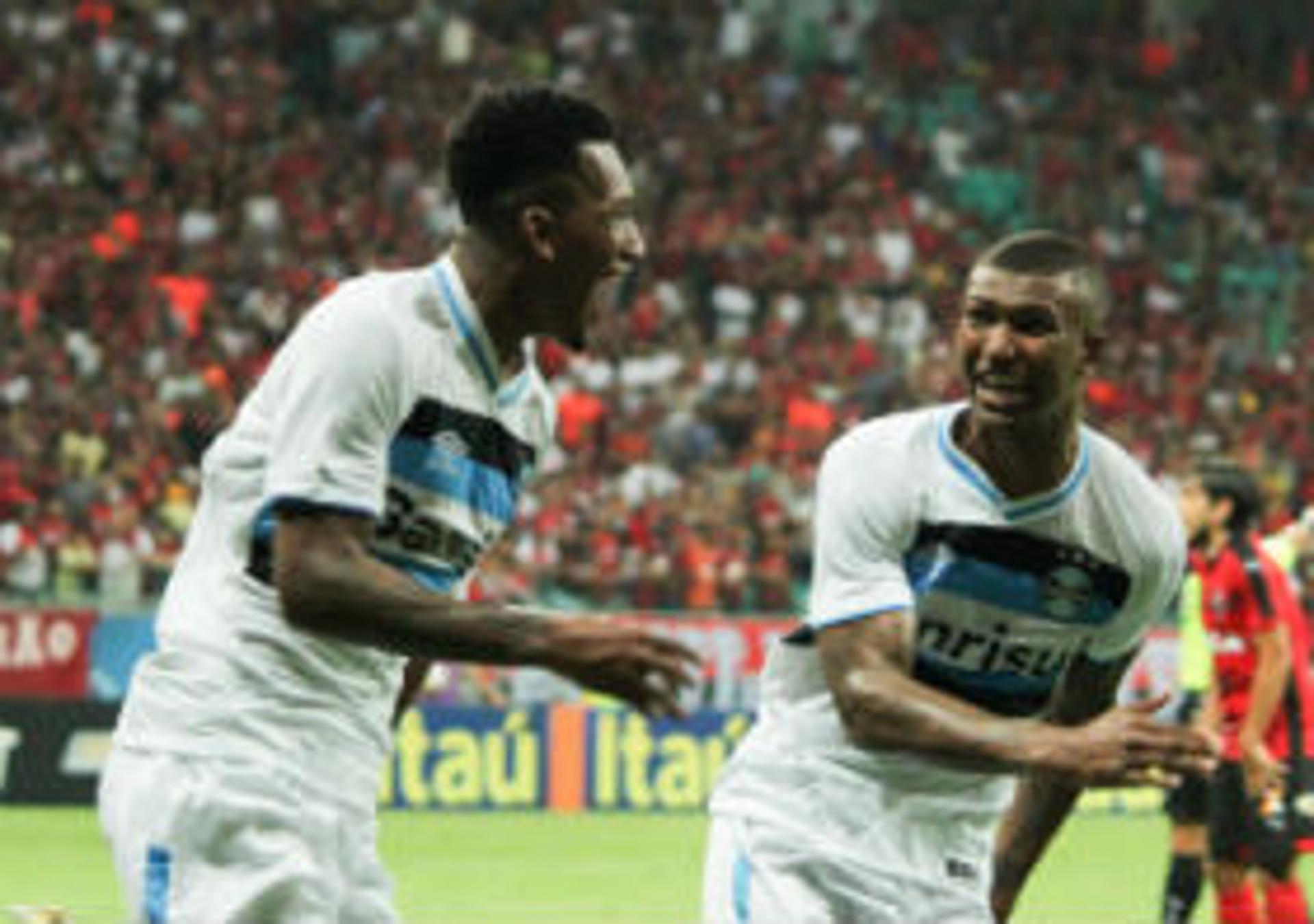 O Grêmio derrotou o Vitória, por 1 a 0, fora de casa