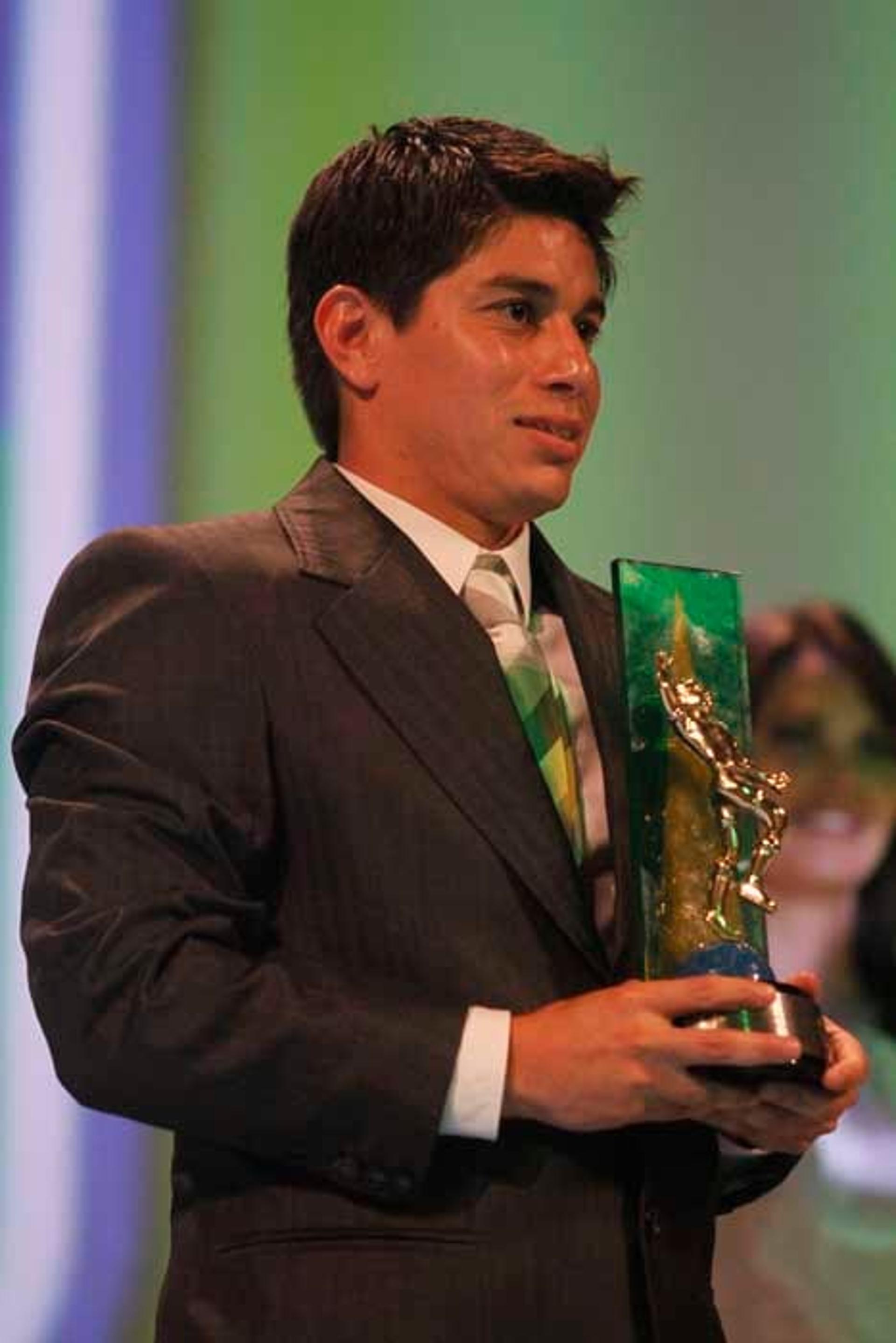 Conca ganhou o prêmio de craque do Brasileirão 2010, da CBF. Veja a seguir imagens da carreira do meia