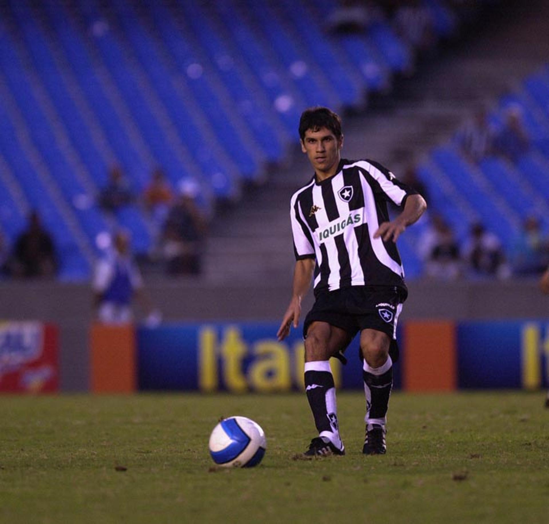 Lúcio Flavio é o maestro do ABC, mas já brilhou pelo Botafogo. Ele teve passagens por Santos, Galo, São Paulo e Inter