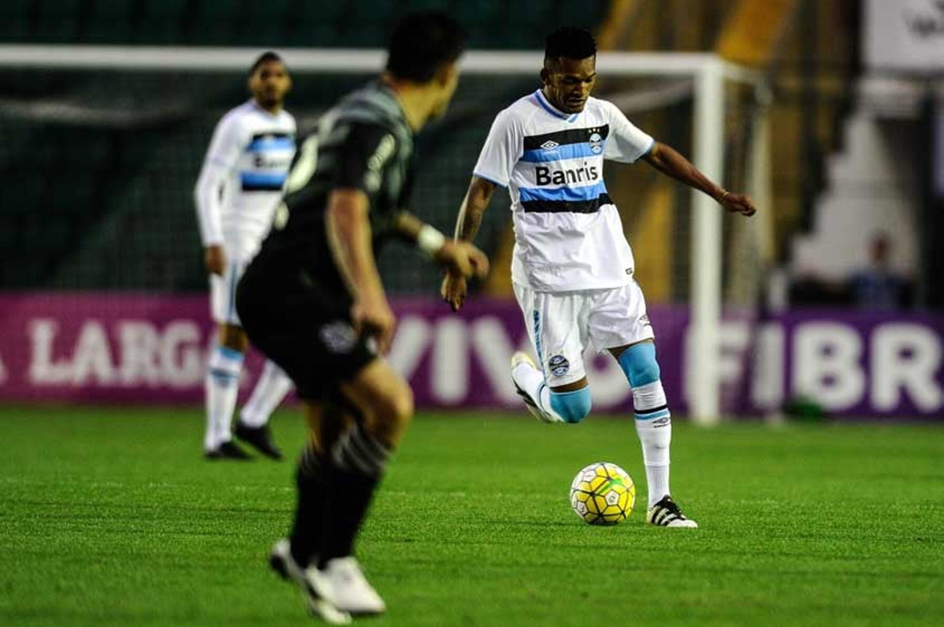 As imagens do empate sem gols entre Figueirense e Grêmio