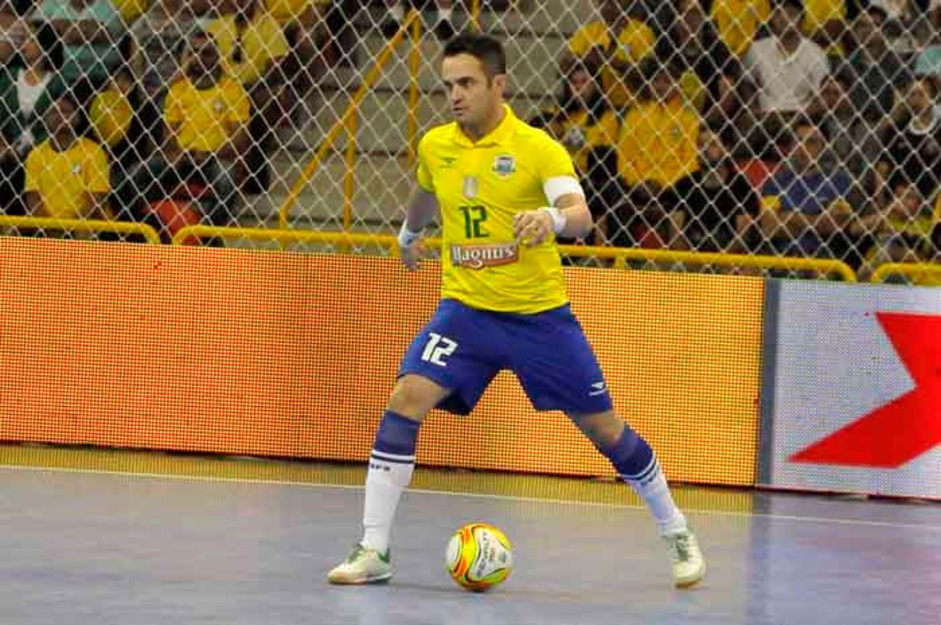 Falcão marca e Seleção Brasileira de Futsal goleia Paraguai