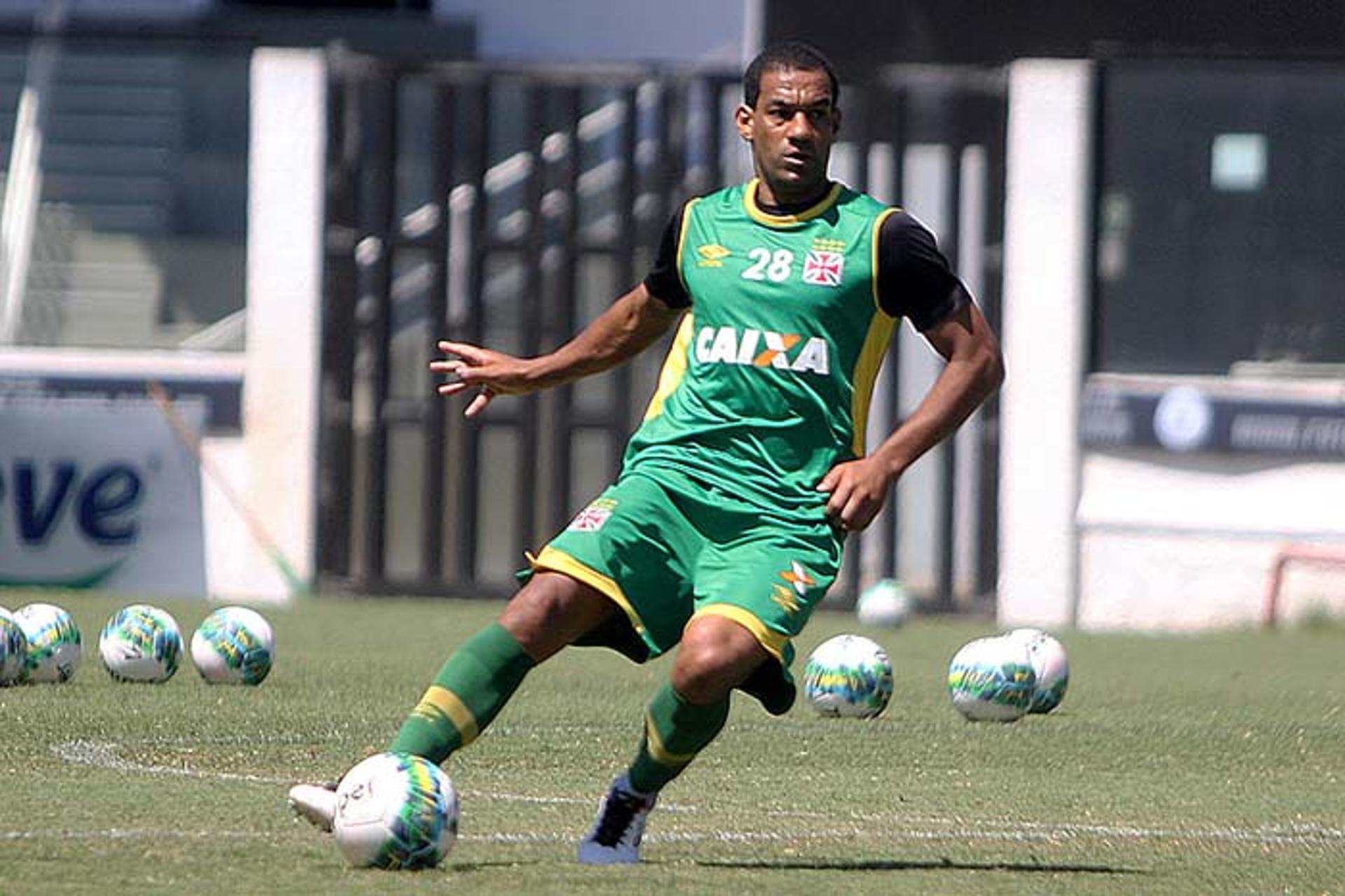 No Vasco desde 2014, Rodrigo alcançou a marca de 19 gols em 169 partidas. O jogador tem vínculo até final de 2017
