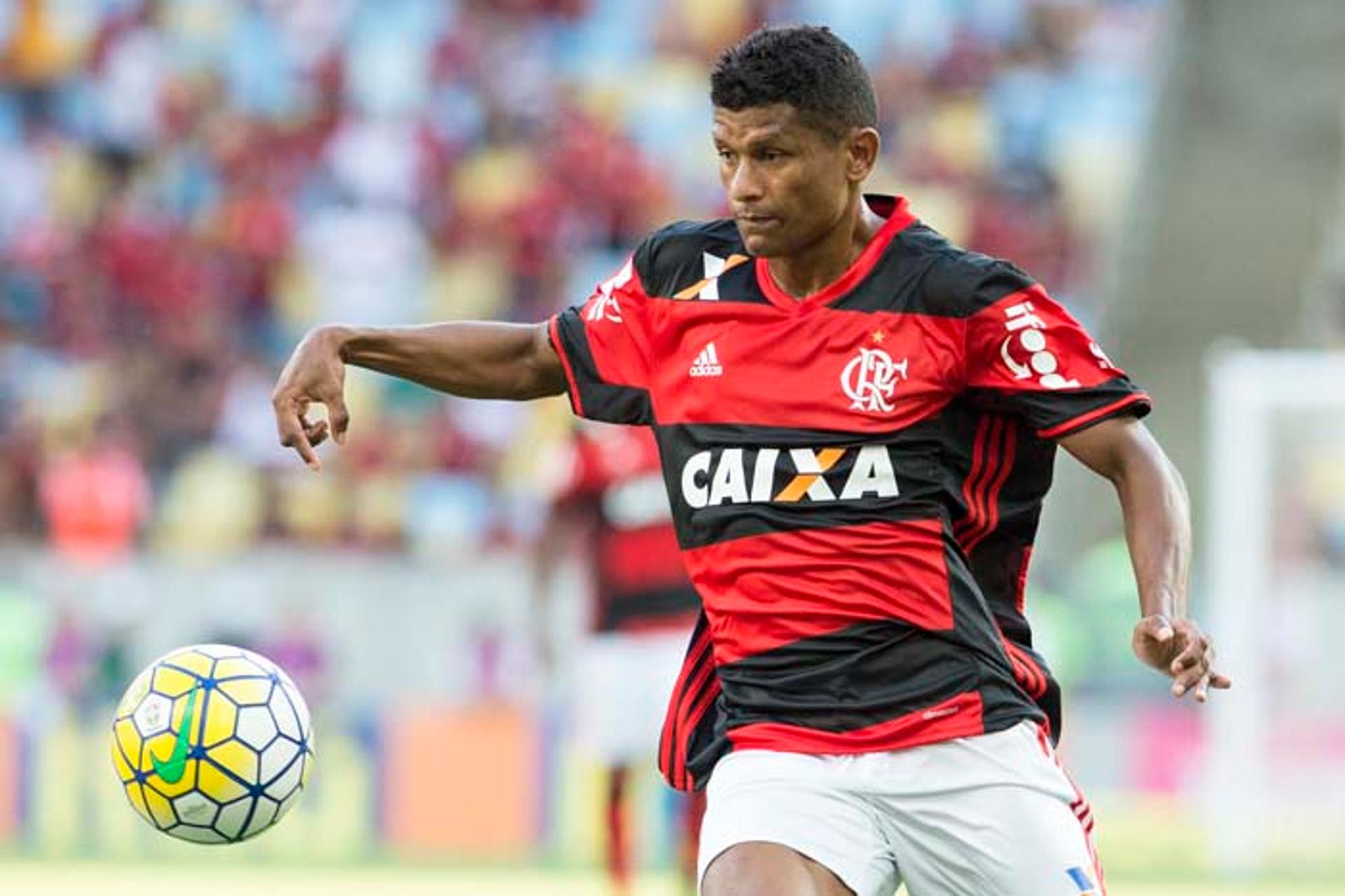 Márcio Araújo teve boa atuação contra o Santos