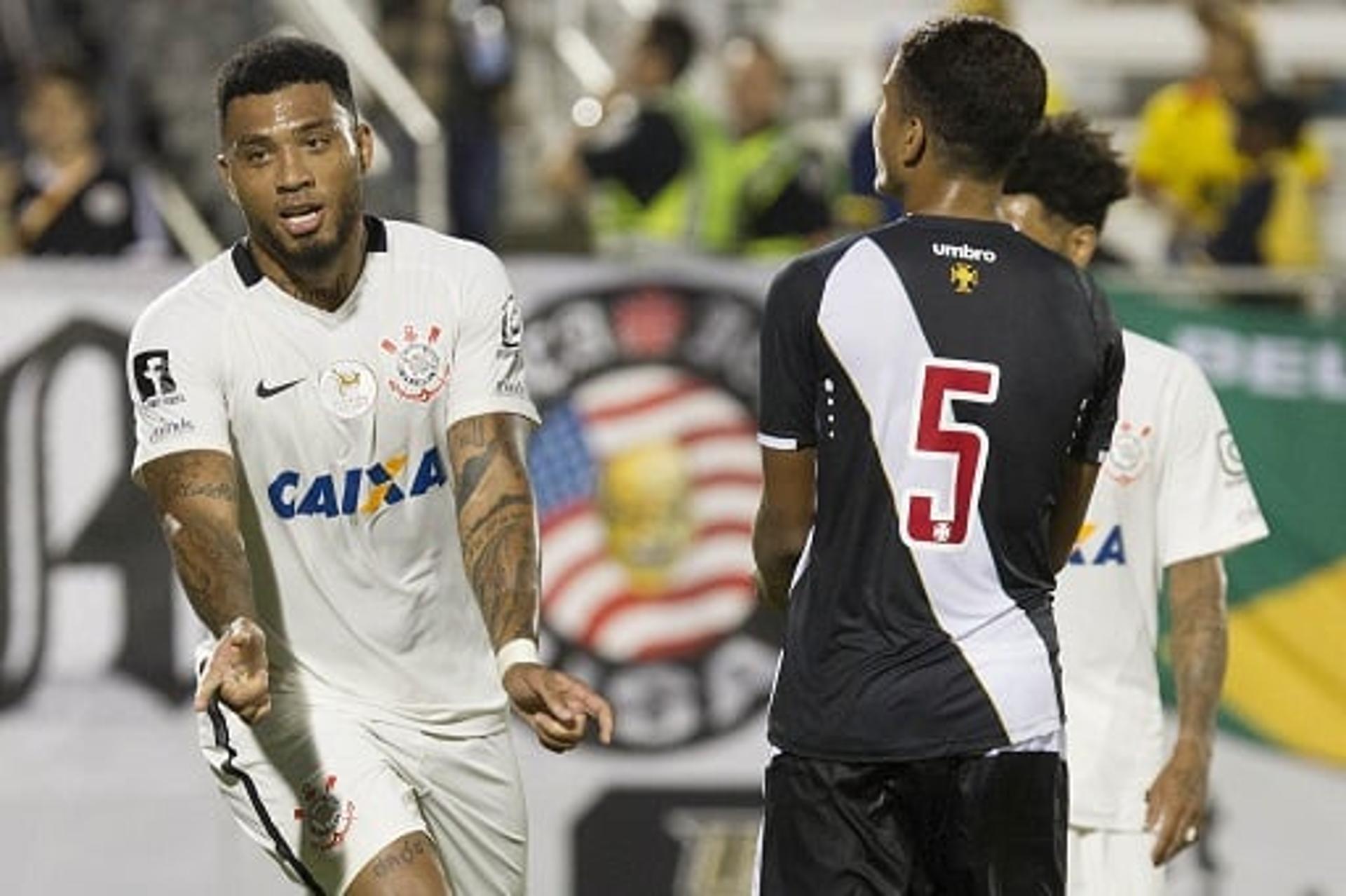 Kazim marcou em sua estreia pelo Corinthians