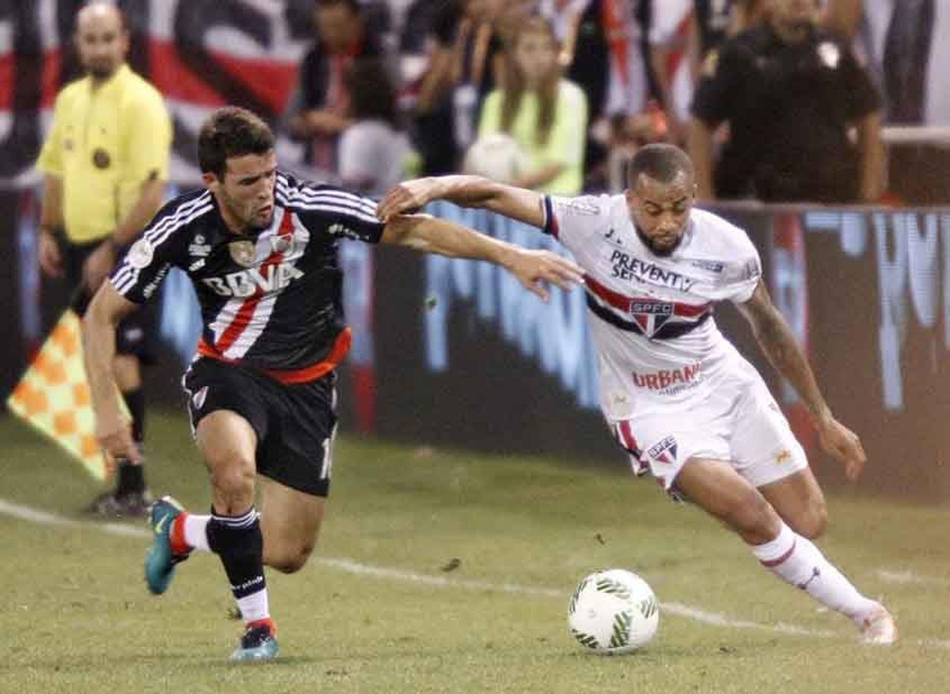 Wesley em ação contra o River Plate no primeiro jogo do ano