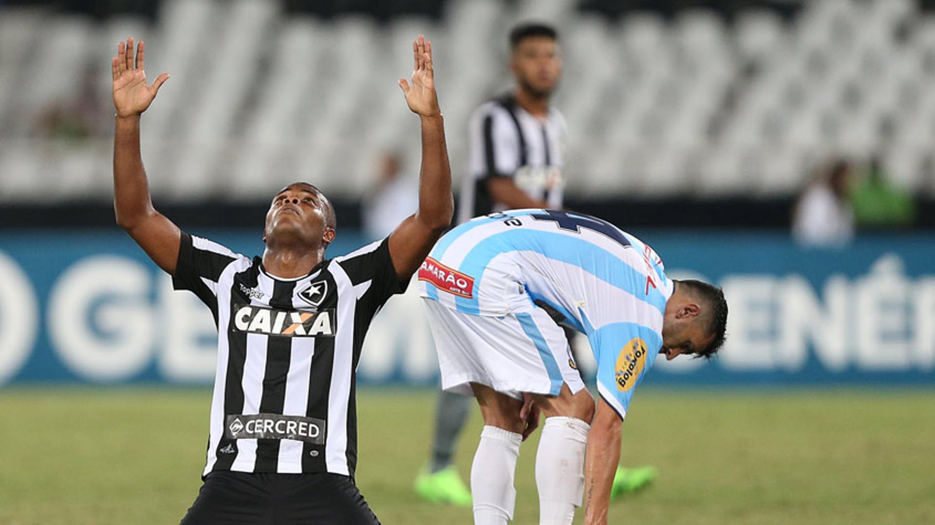 Confira as imagens da vitória do Botafogo sobre o Macaé