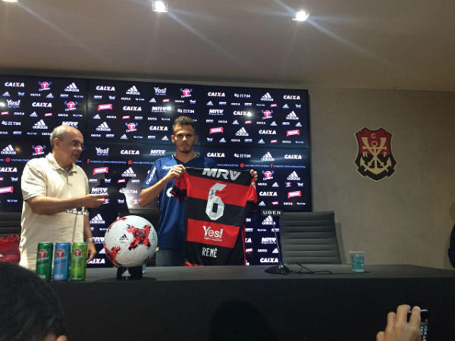 Renê foi apresentado nesta manhã no Flamengo e usará o número 6 que pertencia ae Jorge, hoje no Monaco