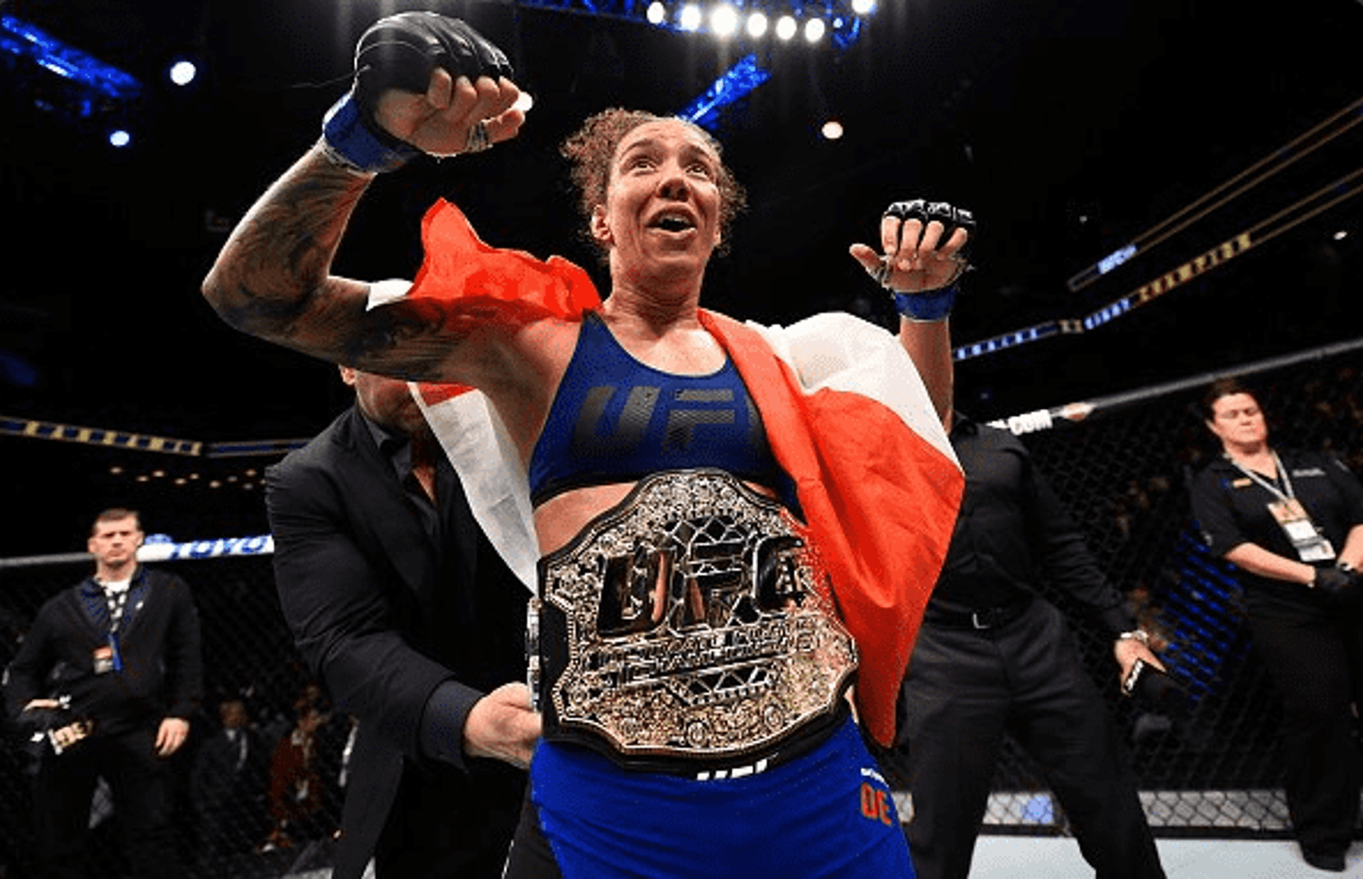 Germaine de Randamie conquistou o cinturão peso-pena feminino do UFC