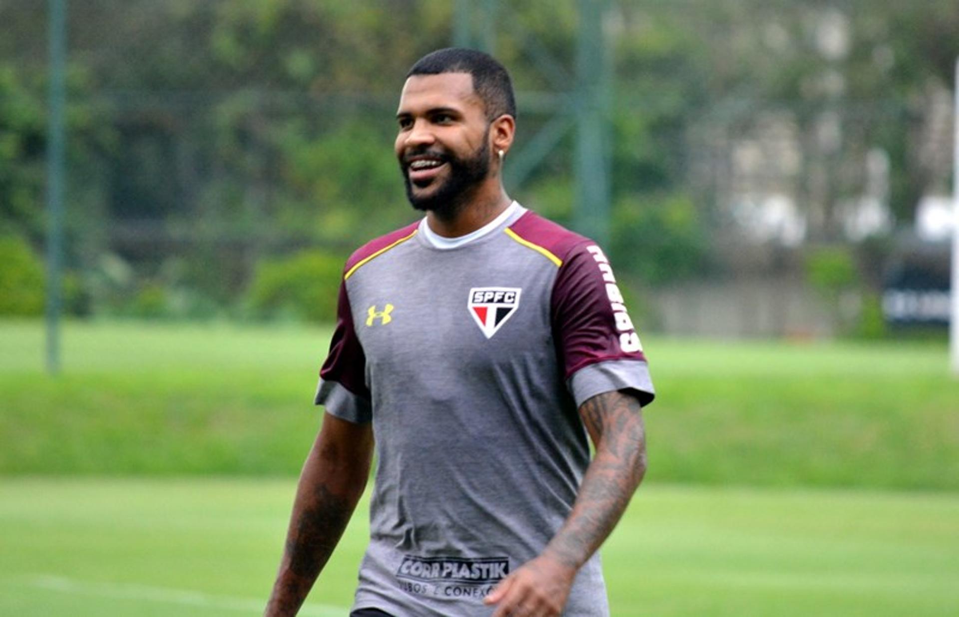 Zagueiro Breno em treino do São Paulo