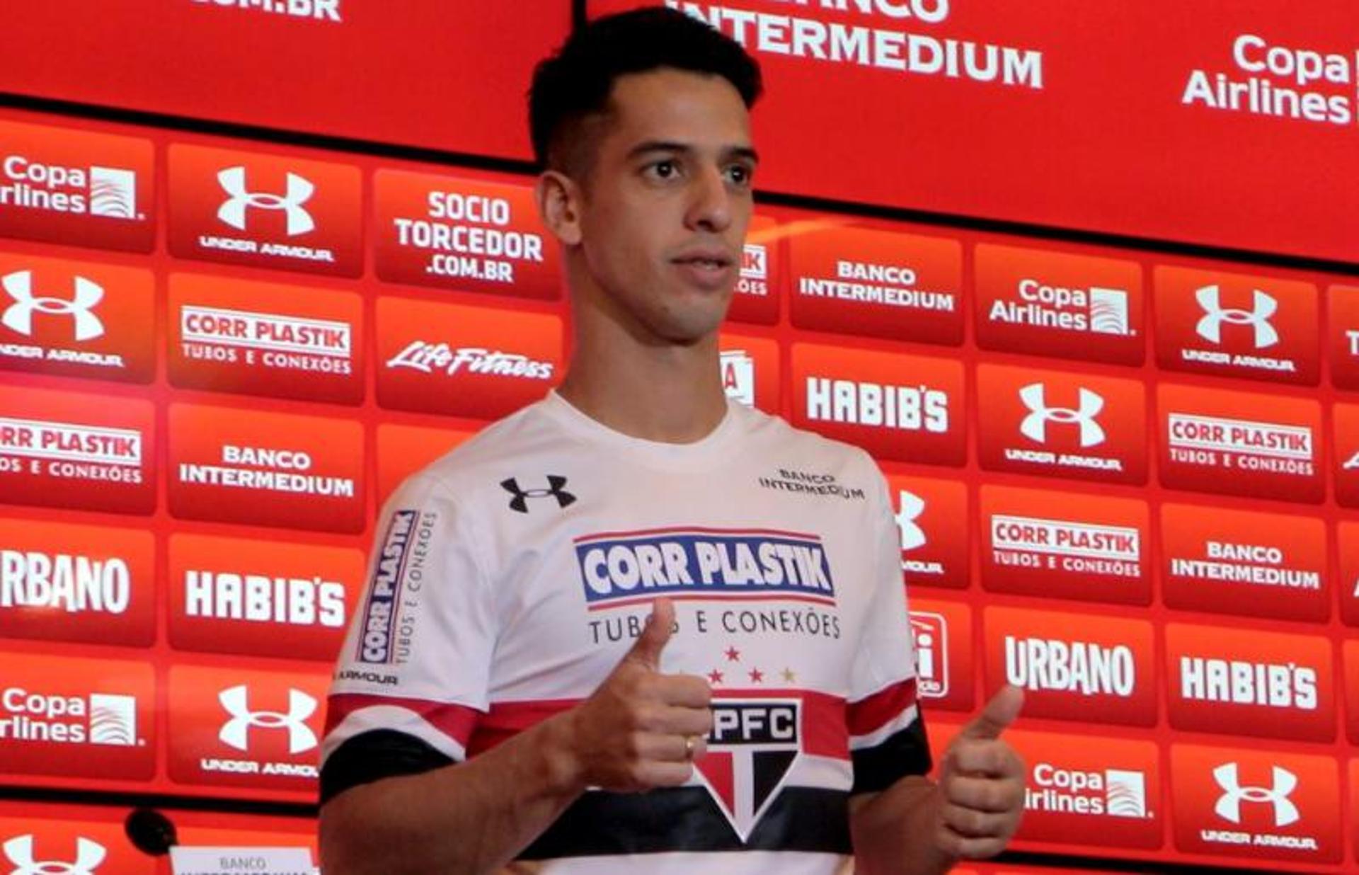 Thomaz foi apresentado pelo São Paulo