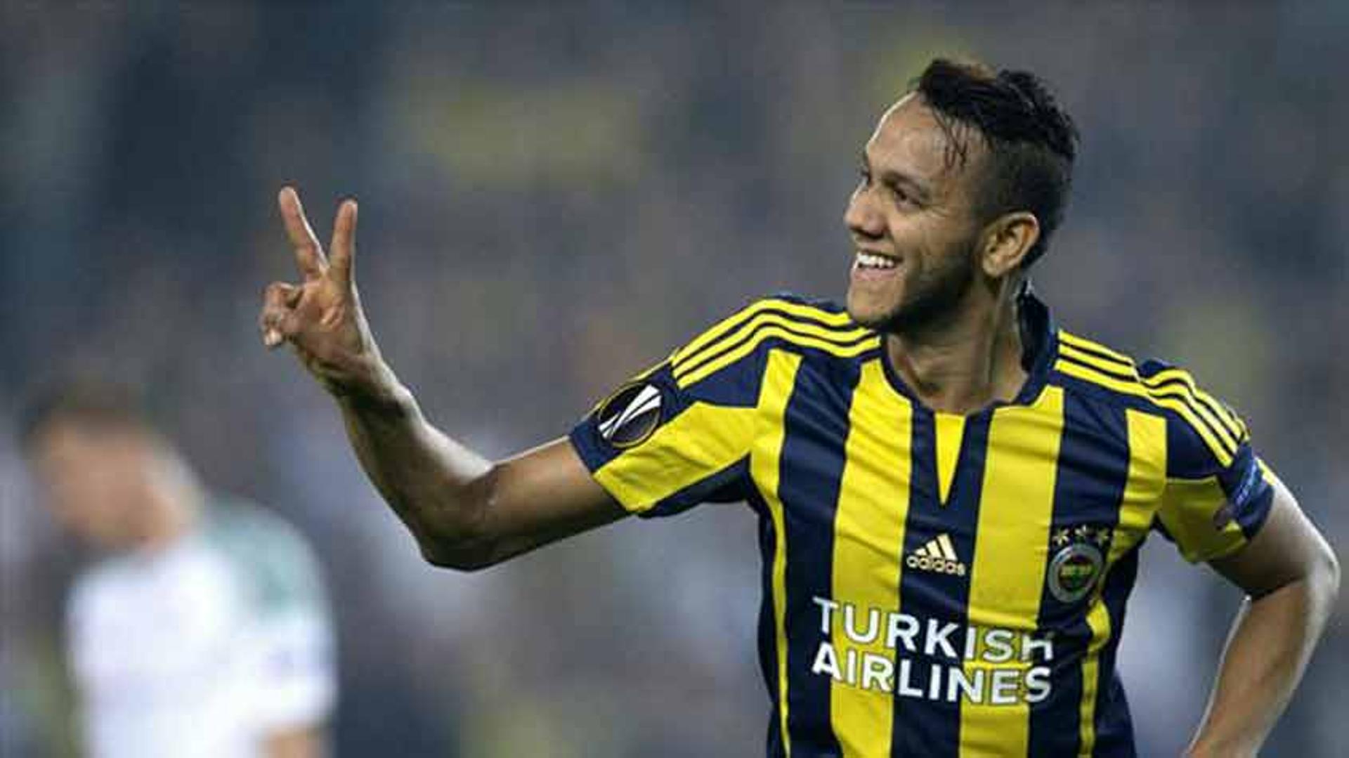 Souza, com a camisa do Fenerbahçe