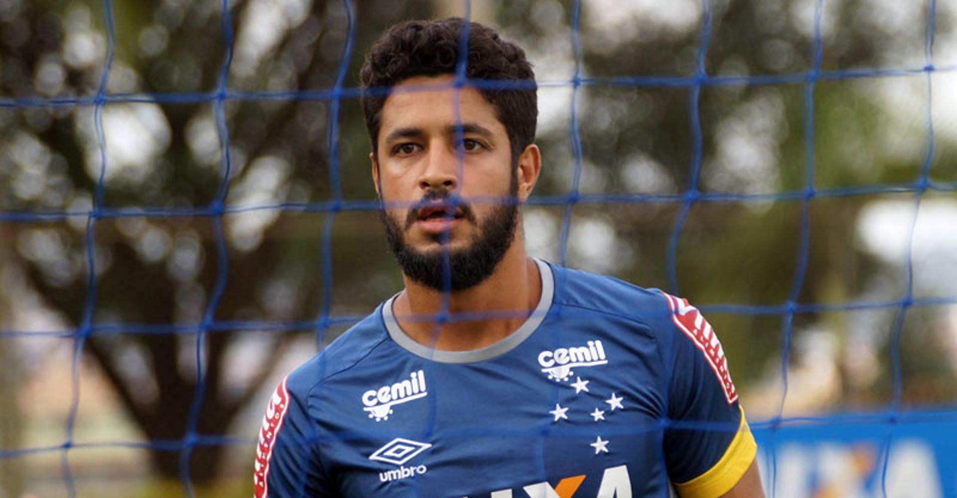 Léo, zagueiro do Cruzeiro
