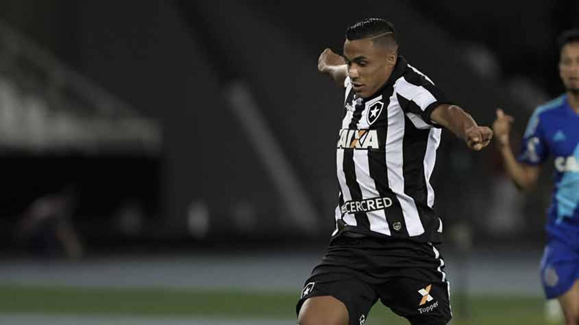 Arnaldo no Botafogo x Ponte Preta