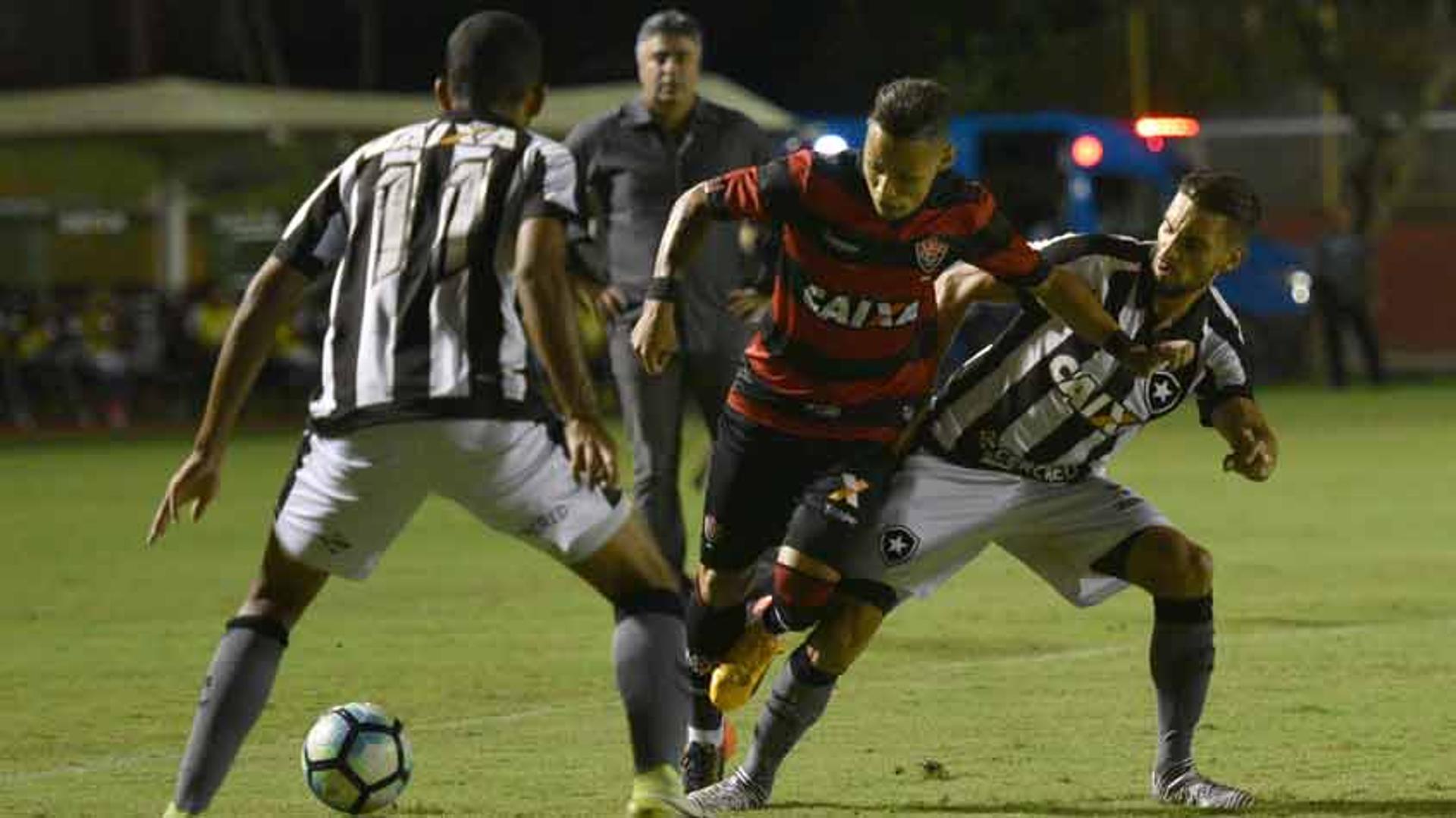 Vitória 2 x 2 Botafogo: as imagens do duelo no Barradão