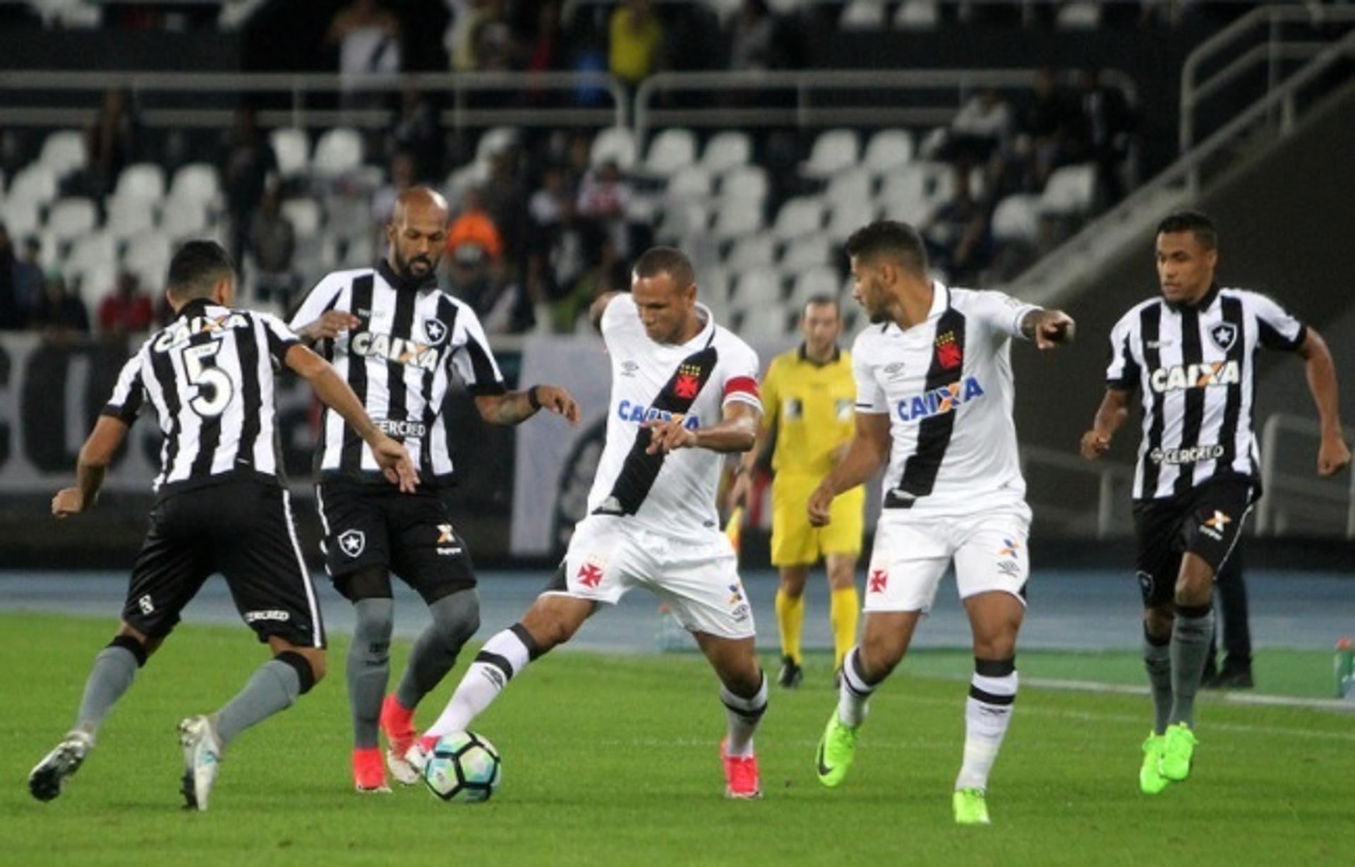 Confira a seguir a galeria especial do LANCE! com imagens da derrota do Vasco para o Botafogo na última rodada