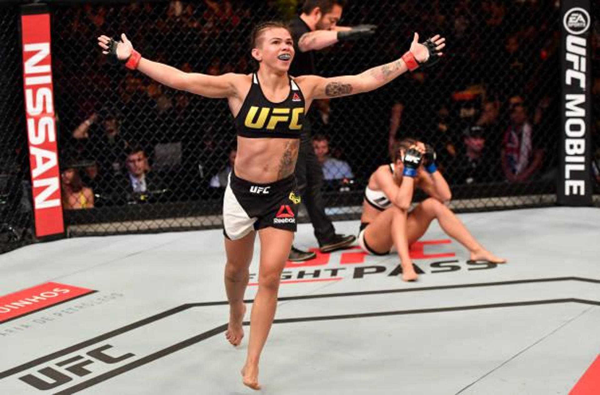 Cláudia Gadelha finalizou Karolina Kowalkiewicz no primeiro round pelo UFC Rio
