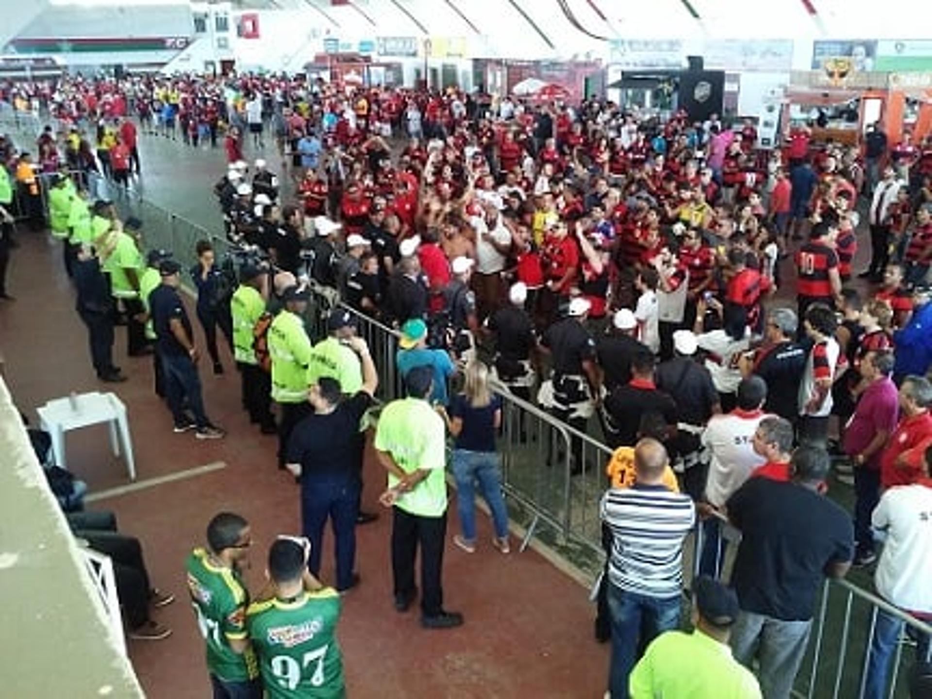 Protesto de torcedores do Flamengo