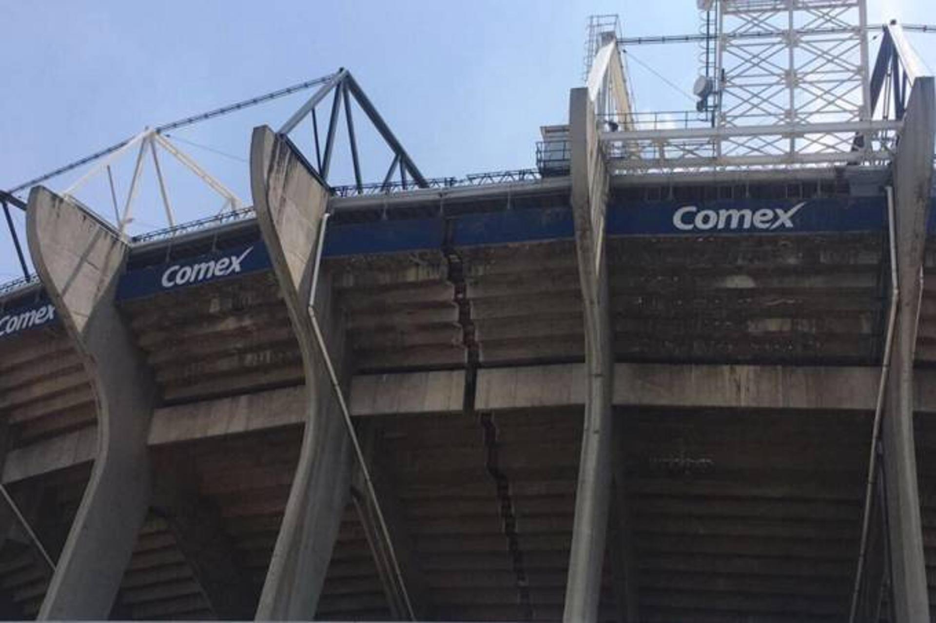 Estádio Azteca com rachadura em junta de dilatação
