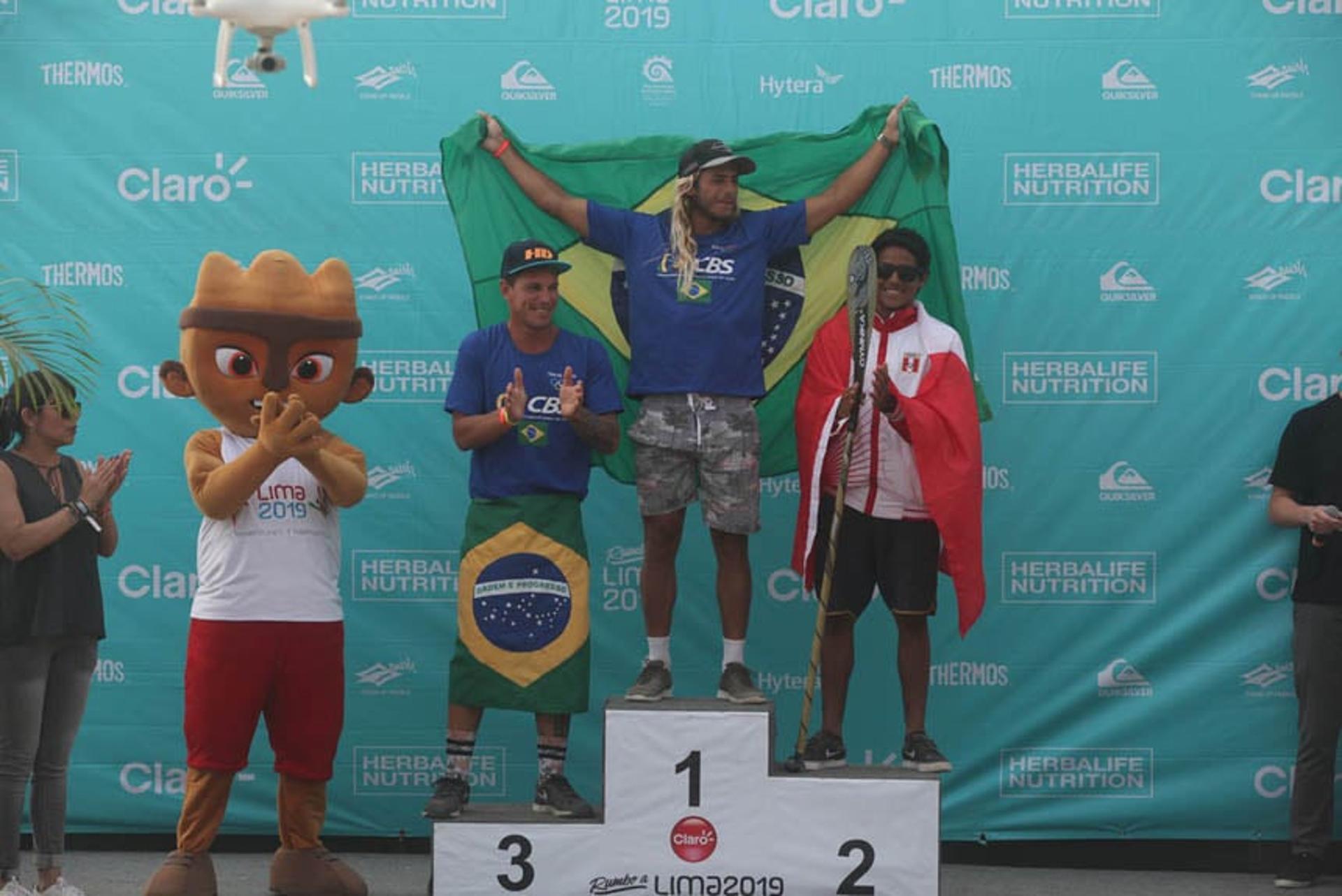 Caio Vaz conquista ouro no Pan de SUP Surf
