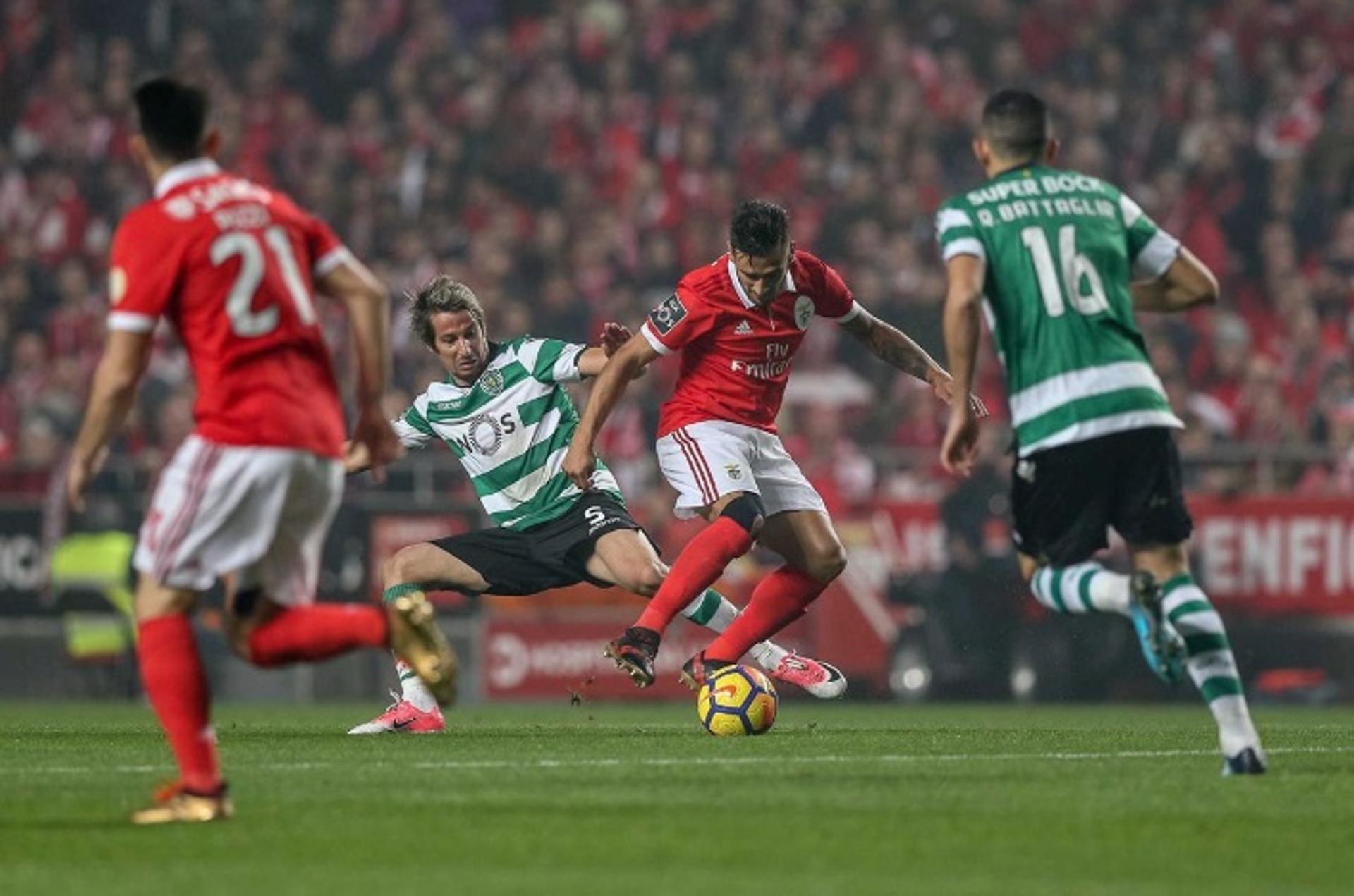 Jonas marca no minuto final e evita derrota do Benfica diante do Sporting