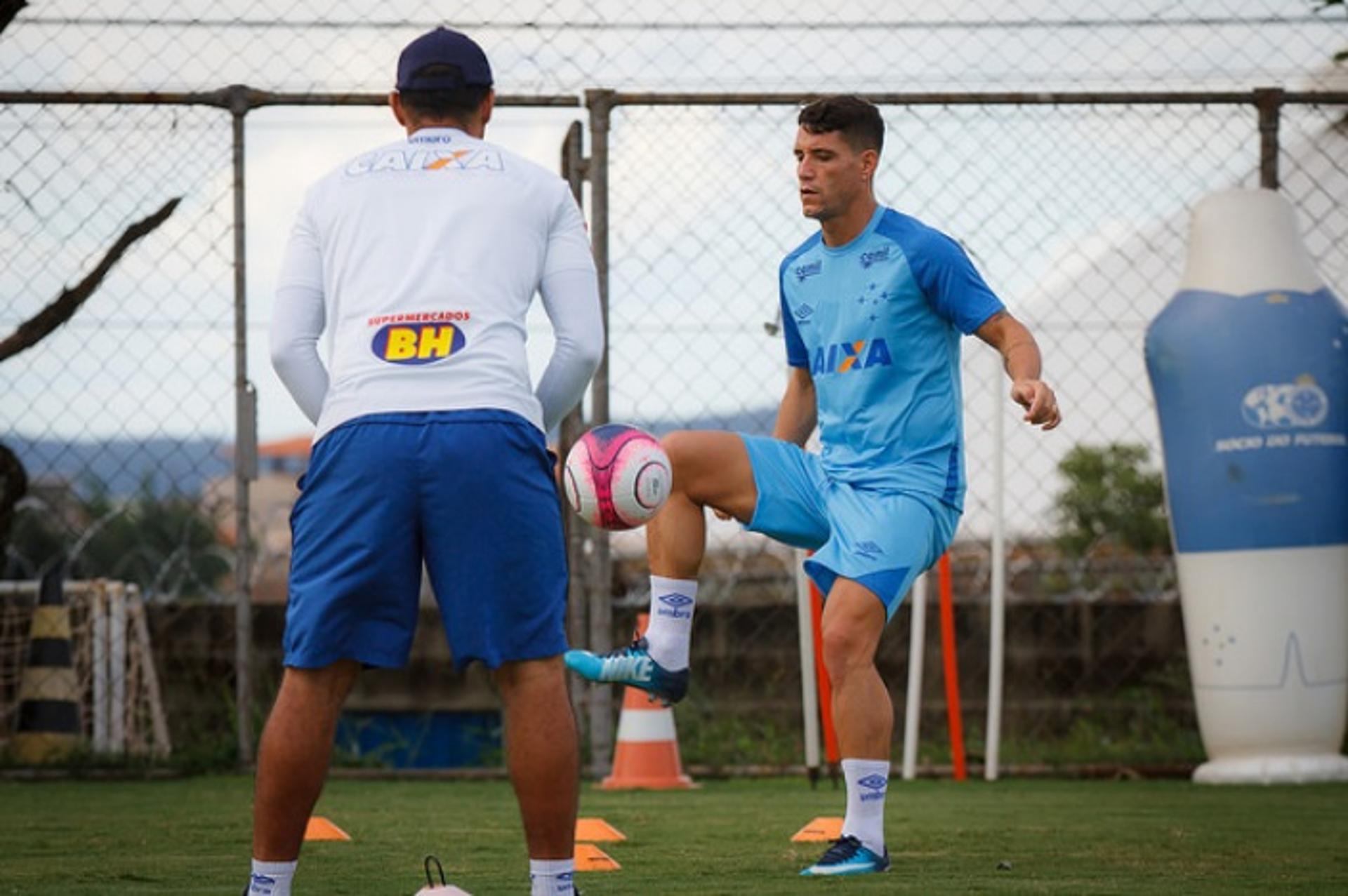 Thiago Neves volta aos treinos e pode entrar em campo contra o Boa Esporte, no sábado