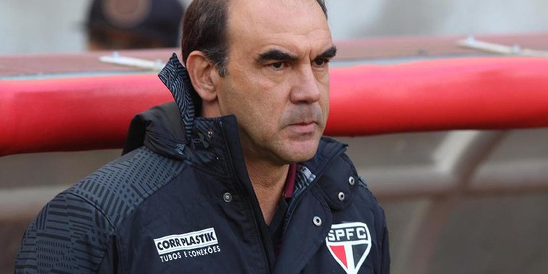 Ricardo Gomes era o técnico do São Paulo