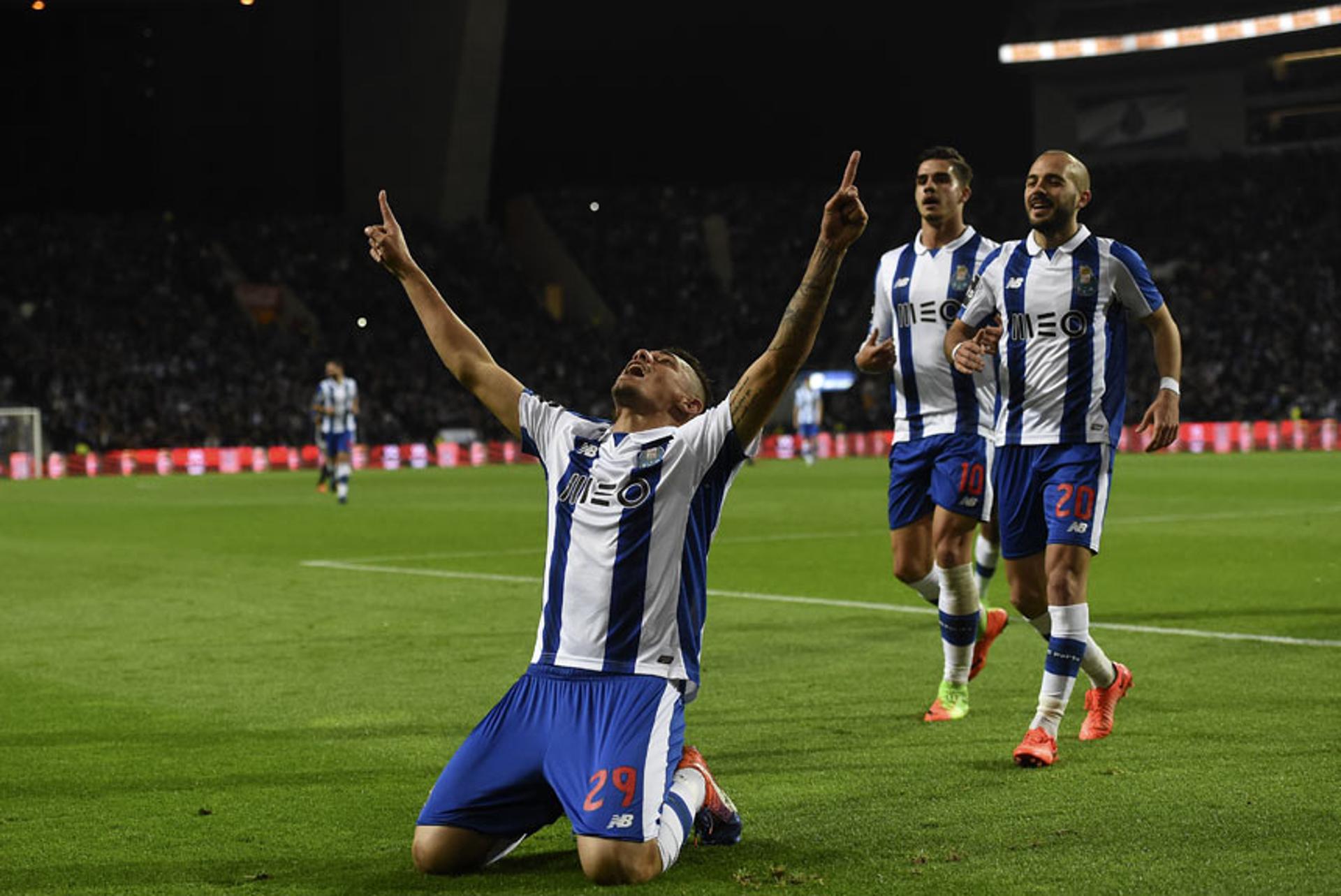 Tiquinho (Porto) - O jogador marcou uma vez e ajudou o Porto a conquistar a quinta vitória seguida. Triunfo de 5 a 1 sobre o Portimonense.