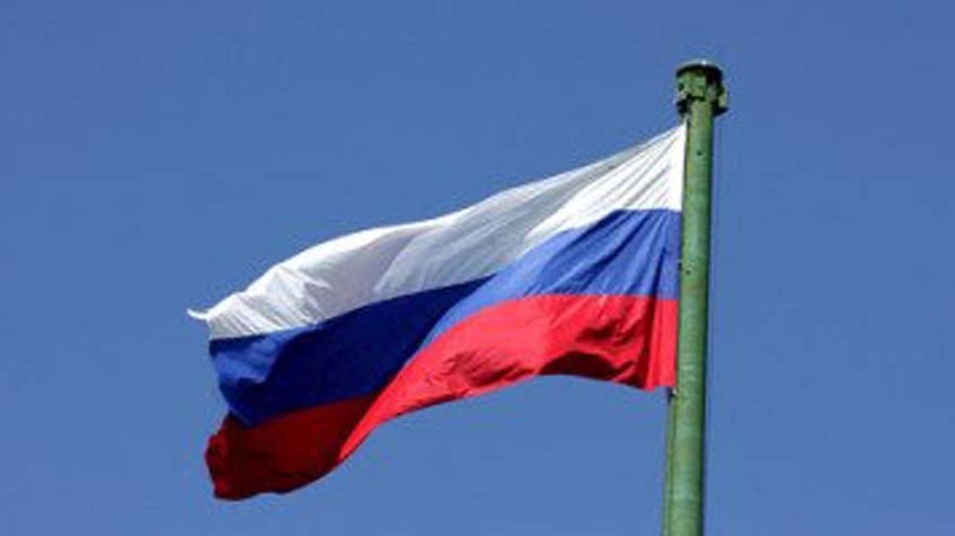 Bandeira da Rússia hasteada