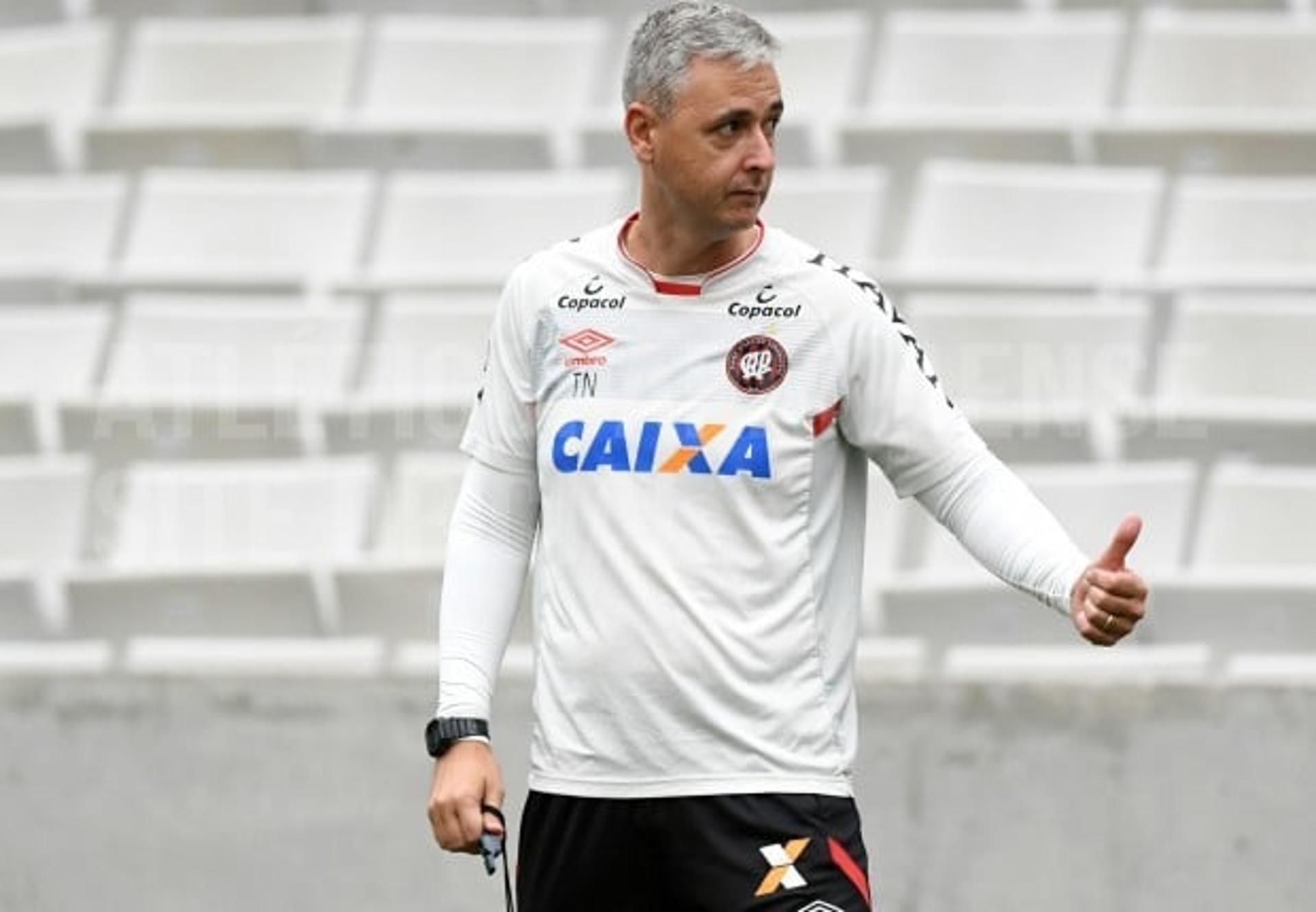 Time aspirante do Atlético-PR, comandado pelo técnico Tiago Nunes, está invicto no Estadual