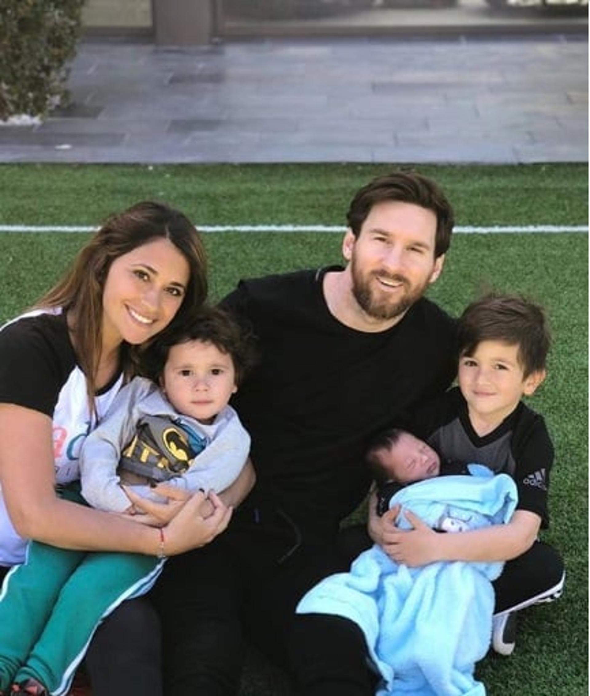 Messi acaba de ser pai de seu terceiro filho e aproveitou o domingo de Páscoa em família