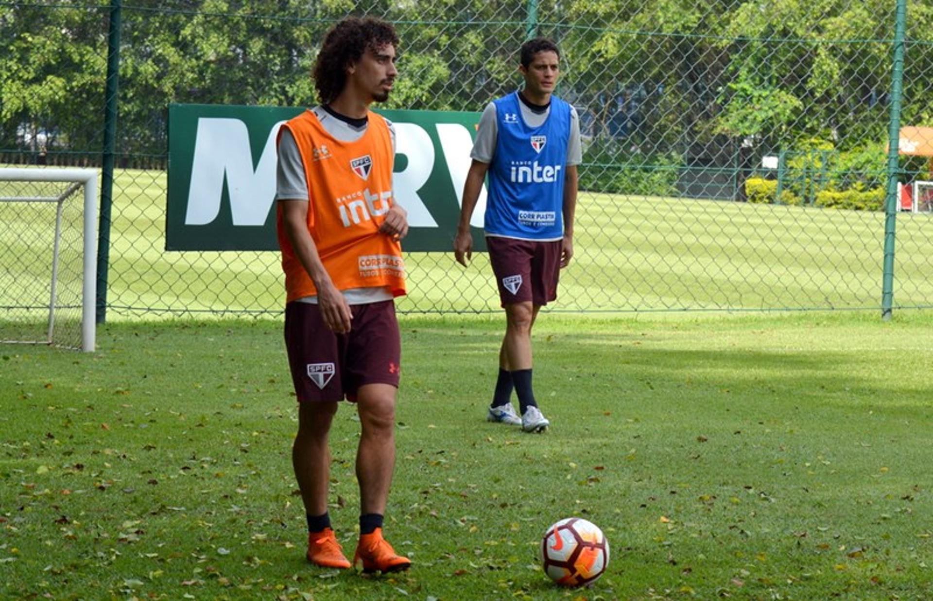 O atacante Valdívia e o zagueiro Anderson Martins chegaram ao São Paulo nesta temporada