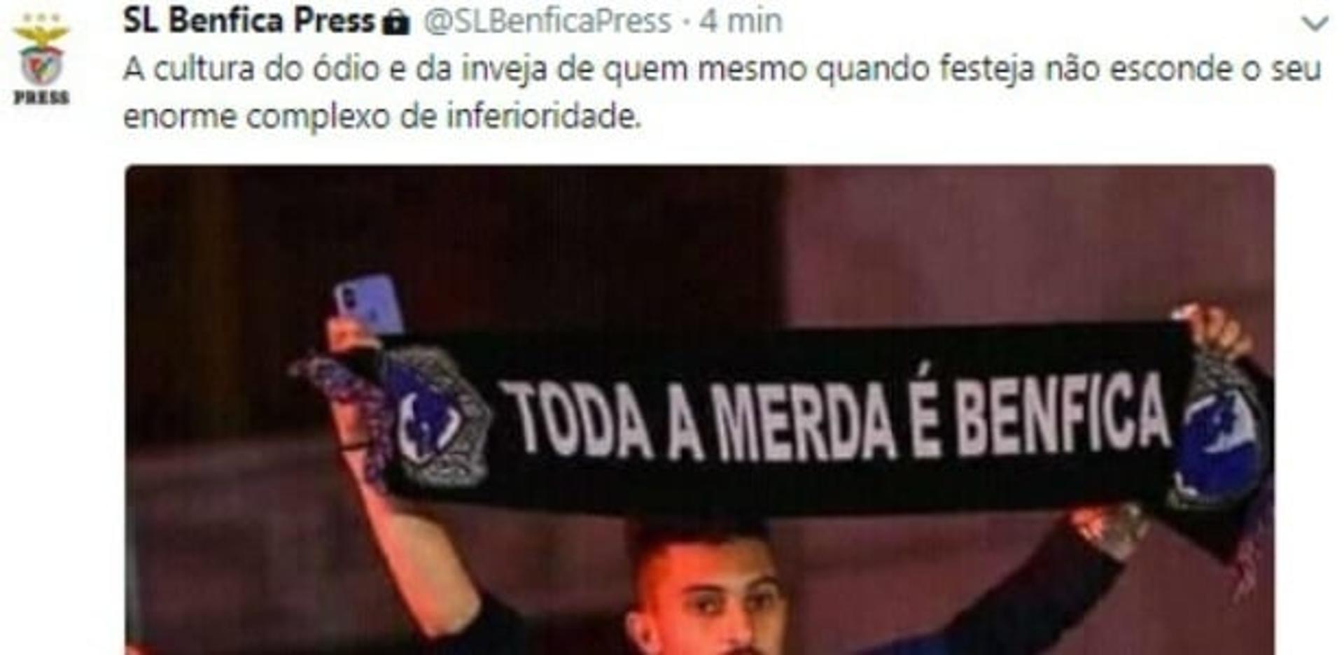 Alex Telles com cachecol ofensivo ao Benfica