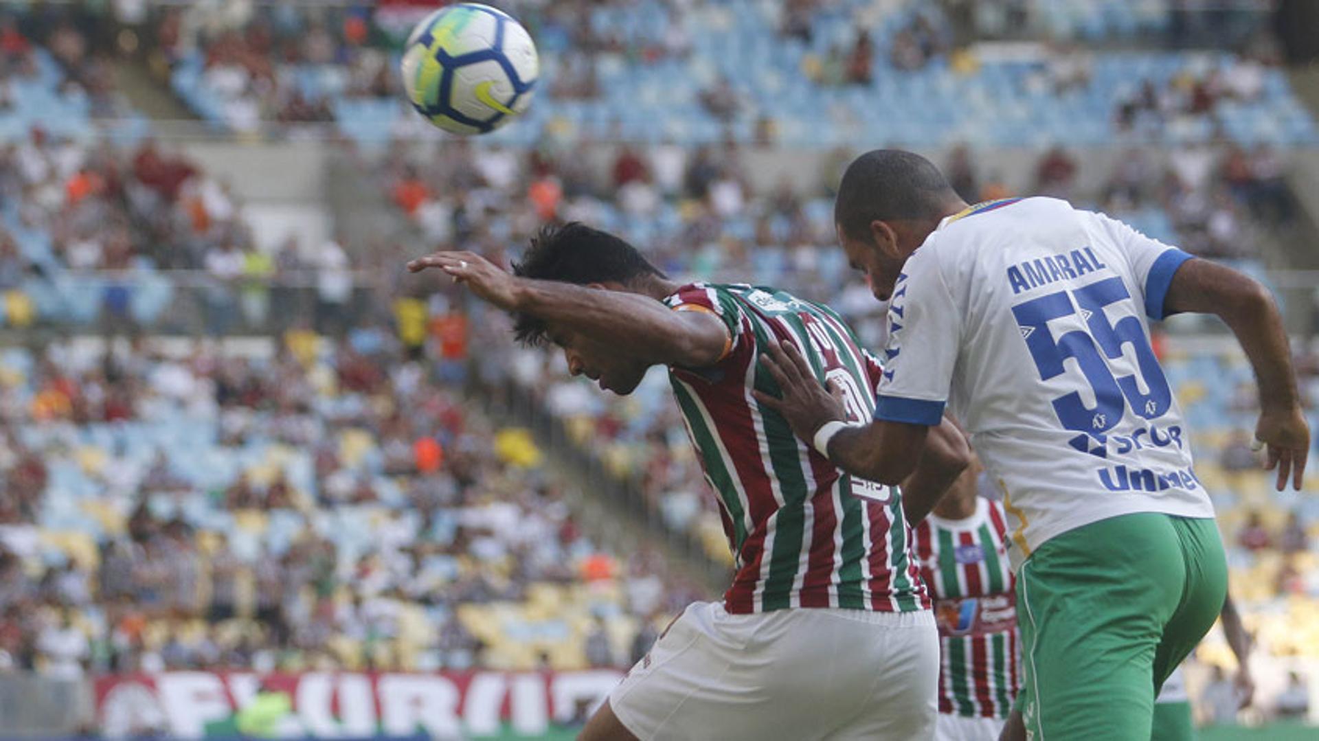 No primeiro turno, o Fluminense venceu a Chapecoense pela primeira vez na história, por 3 a 1 no Maracanã