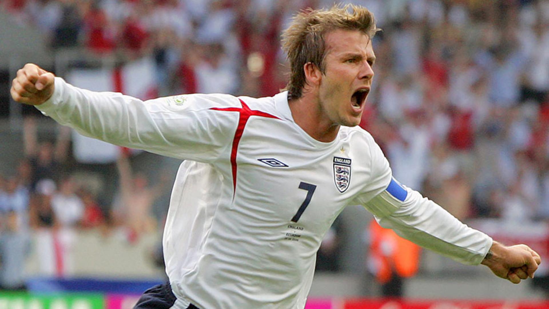 10. David Beckham (Inglaterra) - 2006<br>O astro inglês além de ídolo é conhecido por ser modelo&nbsp; e inspiração para os homens ingleses. Segundo a publicação, o corte de cabelo de Beckham em 2006 foi reproduzido por diversos homens por toda a Inglaterra, inclusive idosos.