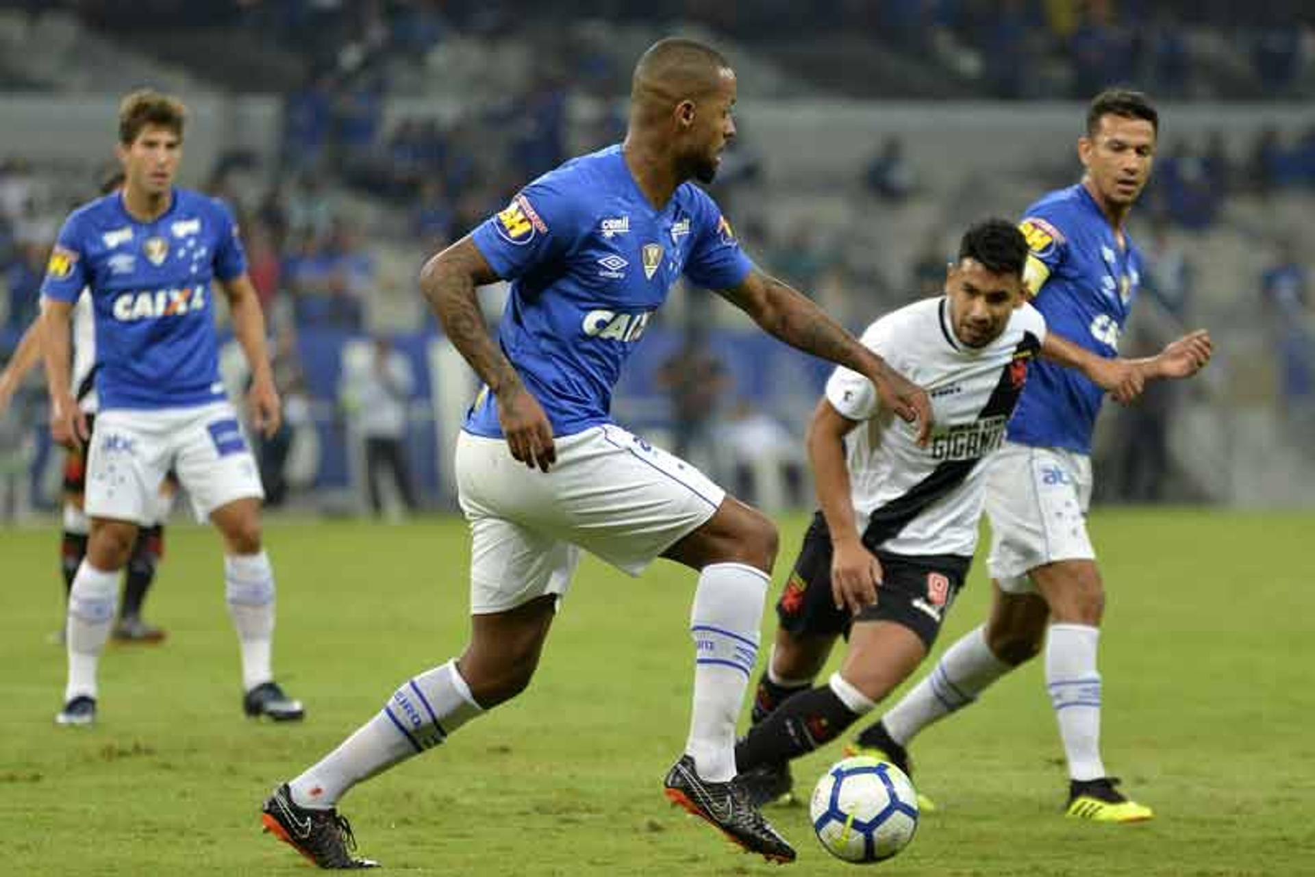O Cruzeiro ficou no empate com o Vasco nesta quarta-feira, no Mineirão, pelo Campeonato Brasileiro. No entanto, apesar do empate, o zagueiro do Dedé teve grande atuação e recebeu a maior nota da equipe mineira. Confira! (Por João Mércio Gomes)
