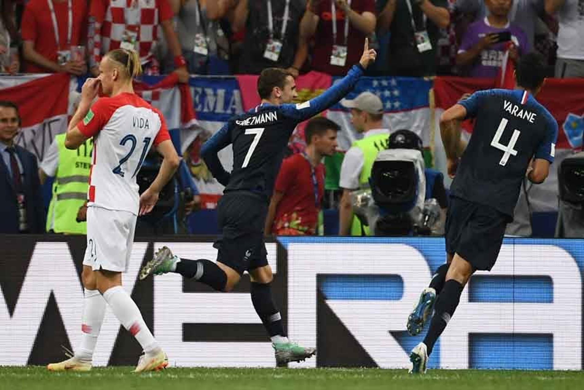 A França não jogou bonito, mas foi muito eficiente e fez 4 a 2 na Croácia, levando o título da Copa do Mundo de 2018. Mandzukic, contra, Griezmann, Pogba e Mbappé marcaram os gols franceses. Confira a seguir as notas dos jogadores (por Luiza Sá)