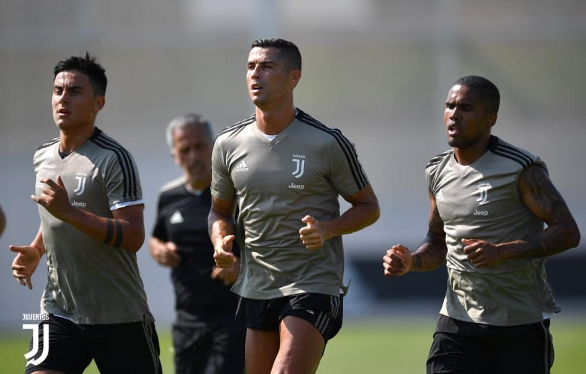 Trio forte? Cristiano Ronaldo, Dybala e Douglas Costas treinam juntos