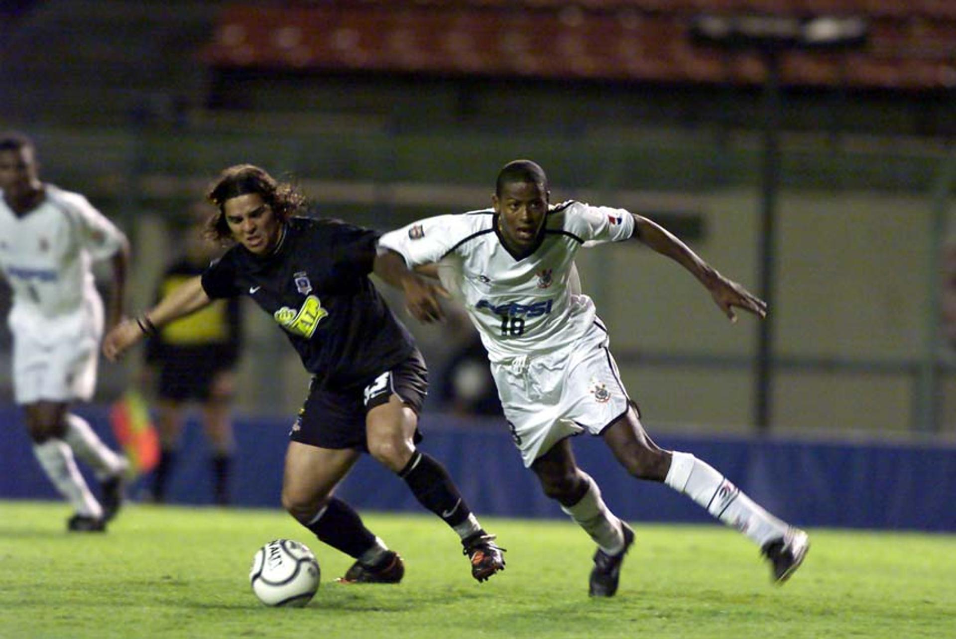 Último encontro: Corinthians 0 x 0 Colo-Colo -&nbsp; Mercosul 2001