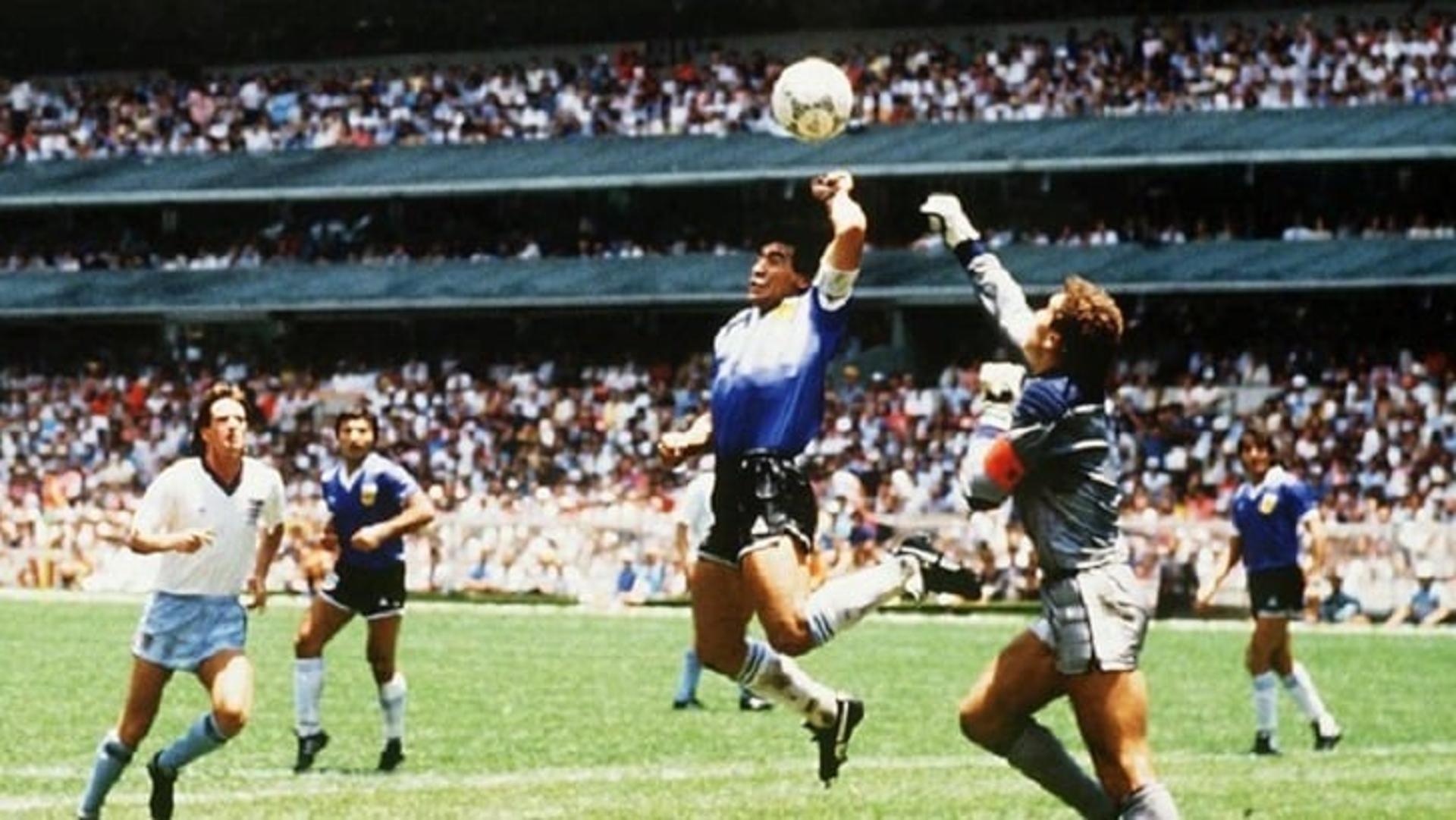 Há exatos 25 anos, Maradona fazia seu último jogo na Copa do Mundo. O camisa 10 se despediu em uma partida contra a Nigéria, ainda na fase de grupos da Copa de 94. Após a partida, o argentino foi pego no doping e deixou a delegação albiceleste. O LANCE! relembrou as partidas do craque em Mundiais.