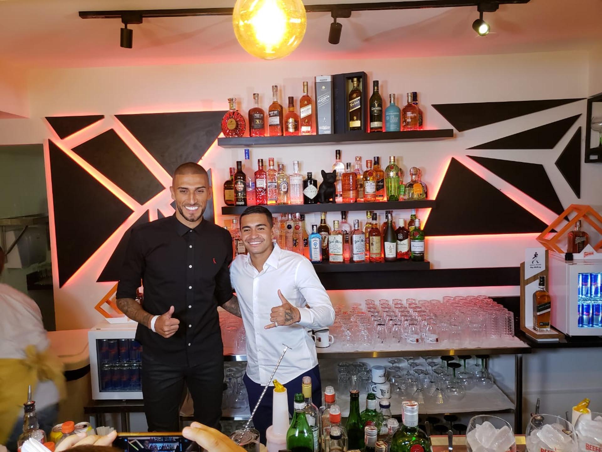 Rafael Marques e Dudu inauguraram bar nas Perdizes na noite desta terça-feira