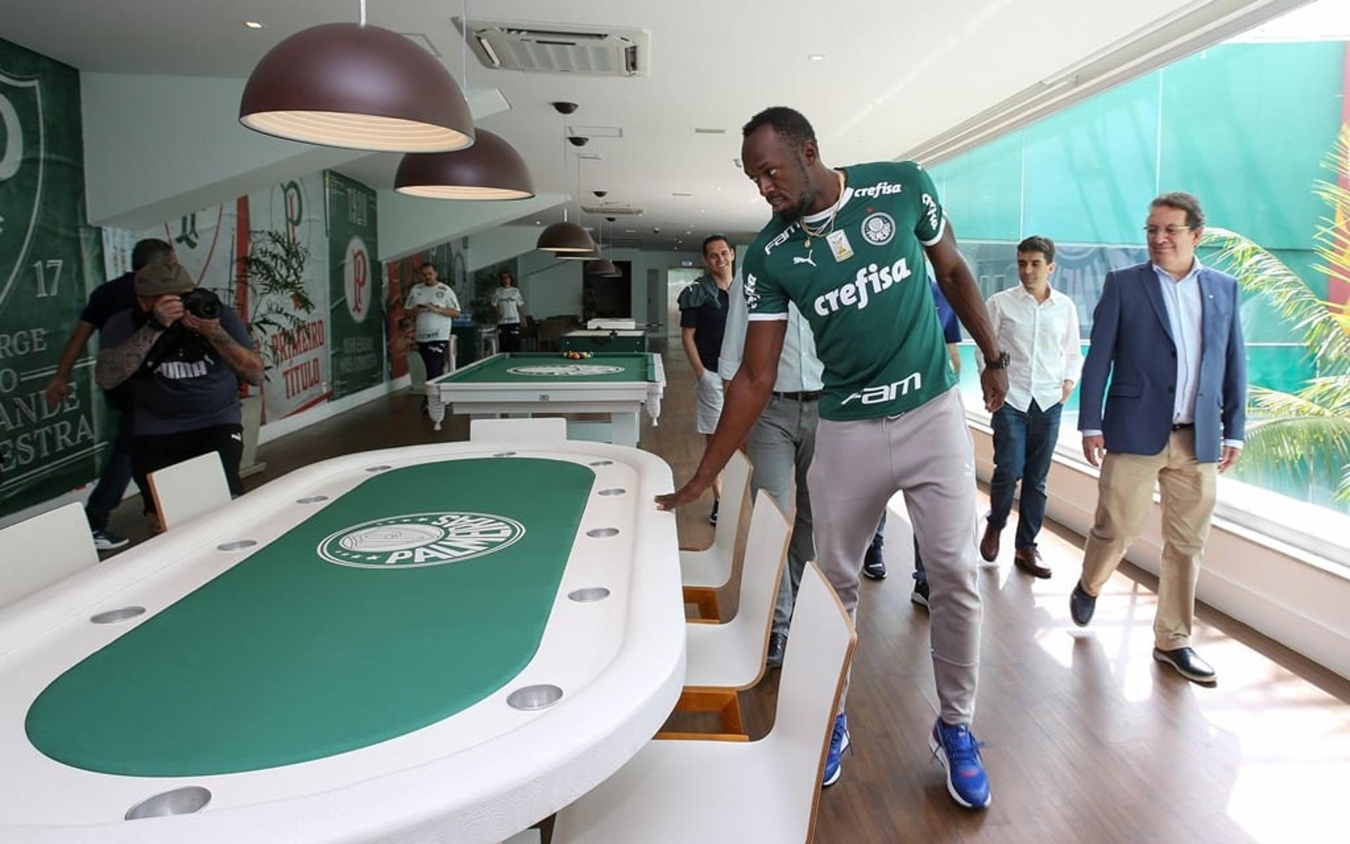 Usain Bolt visitou a Academia de Futebol nesta sexta-feira e encheu o lugar de elogios