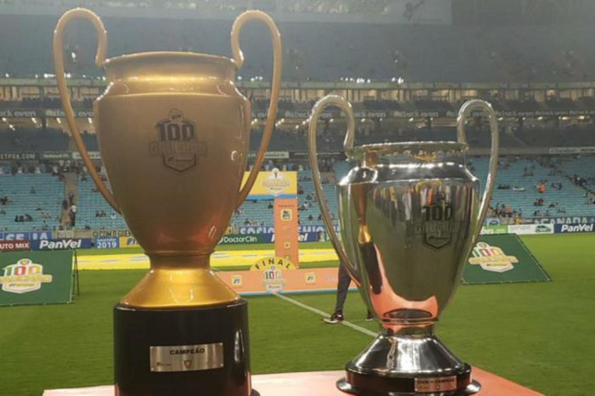Taça de campeão e do vice no Gauchão 2019