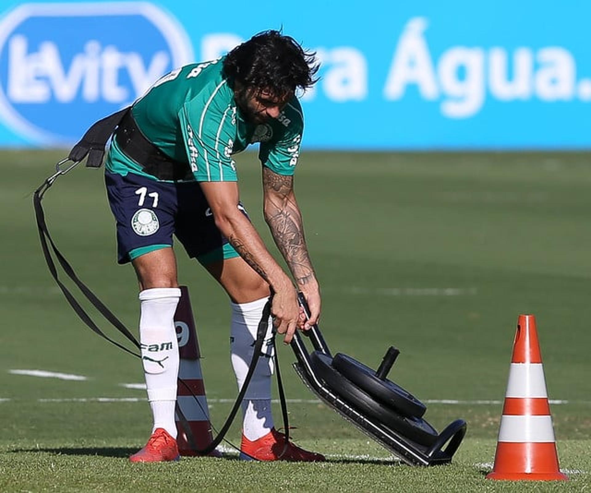Meia-atacante recebe cuidados físicos especiais, mas não deve ser desfalque do Palmeiras na quinta