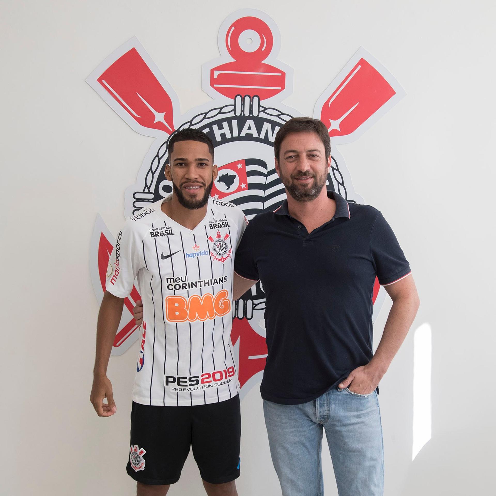 Everaldo assinou com o Corinthians até o fim de junho de 2023